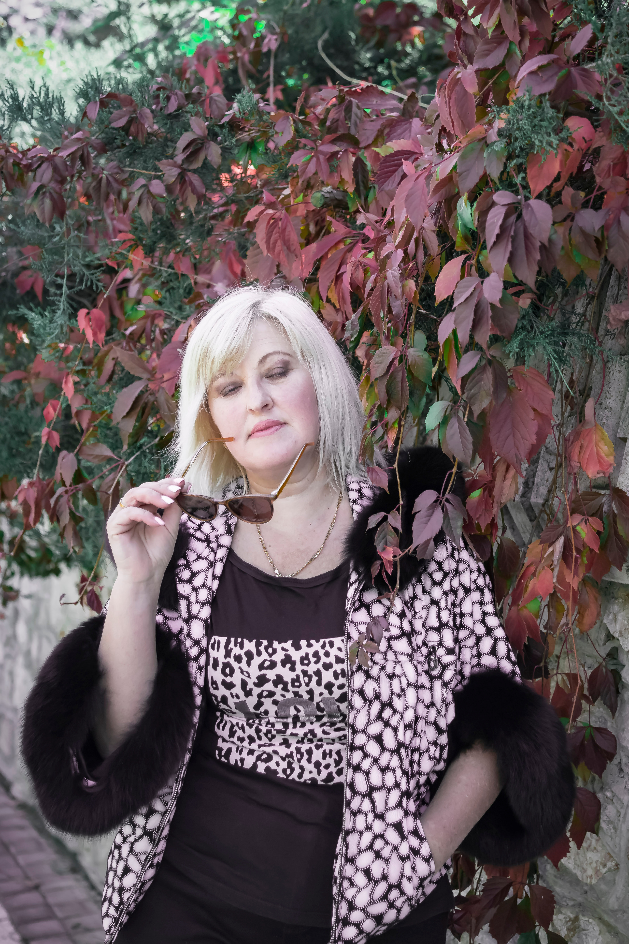 женский портрет, осенний портрет, фотопрогулка по городу, экспресс-фотосессия, лайфстайл фотосессия, фотограф в Симферополе, женский фотограф, коуч-фотограф, заказать фотосессию в Симферополе, фотосессия для девушки, фотосессия для женщины, женщина 50+, женская красота, осенние краски, художественная фотография, фотосессия у профессионала