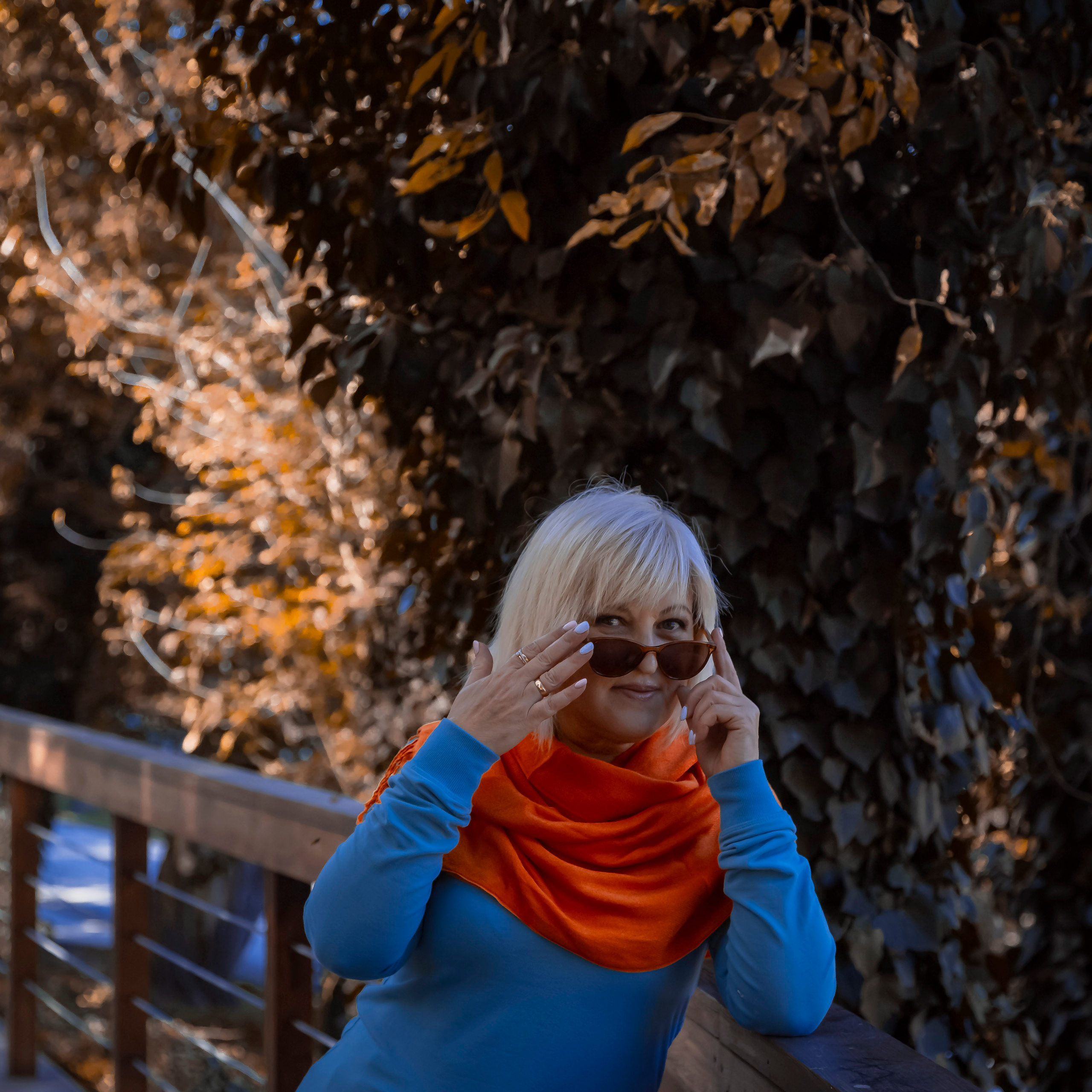 женский портрет, осенний портрет, фотопрогулка по городу, экспресс-фотосессия, лайфстайл фотосессия, фотограф в Симферополе, женский фотограф, коуч-фотограф, заказать фотосессию в Симферополе, фотосессия для девушки, фотосессия для женщины, женщина 50+, женская красота, осенние краски, художественная фотография, фотосессия у профессионала