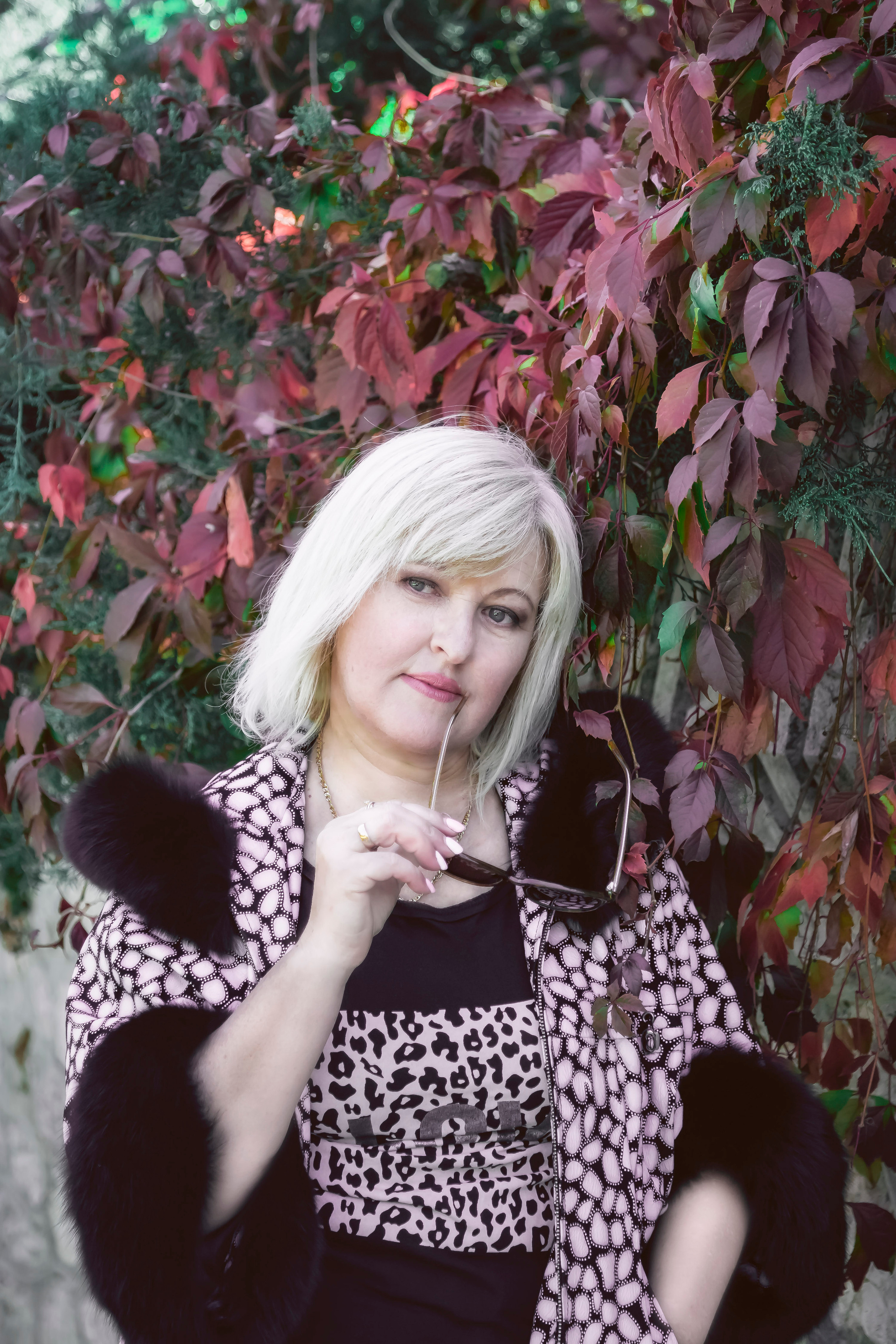 женский портрет, осенний портрет, фотопрогулка по городу, экспресс-фотосессия, лайфстайл фотосессия, фотограф в Симферополе, женский фотограф, коуч-фотограф, заказать фотосессию в Симферополе, фотосессия для девушки, фотосессия для женщины, женщина 50+, женская красота, осенние краски, художественная фотография, фотосессия у профессионала