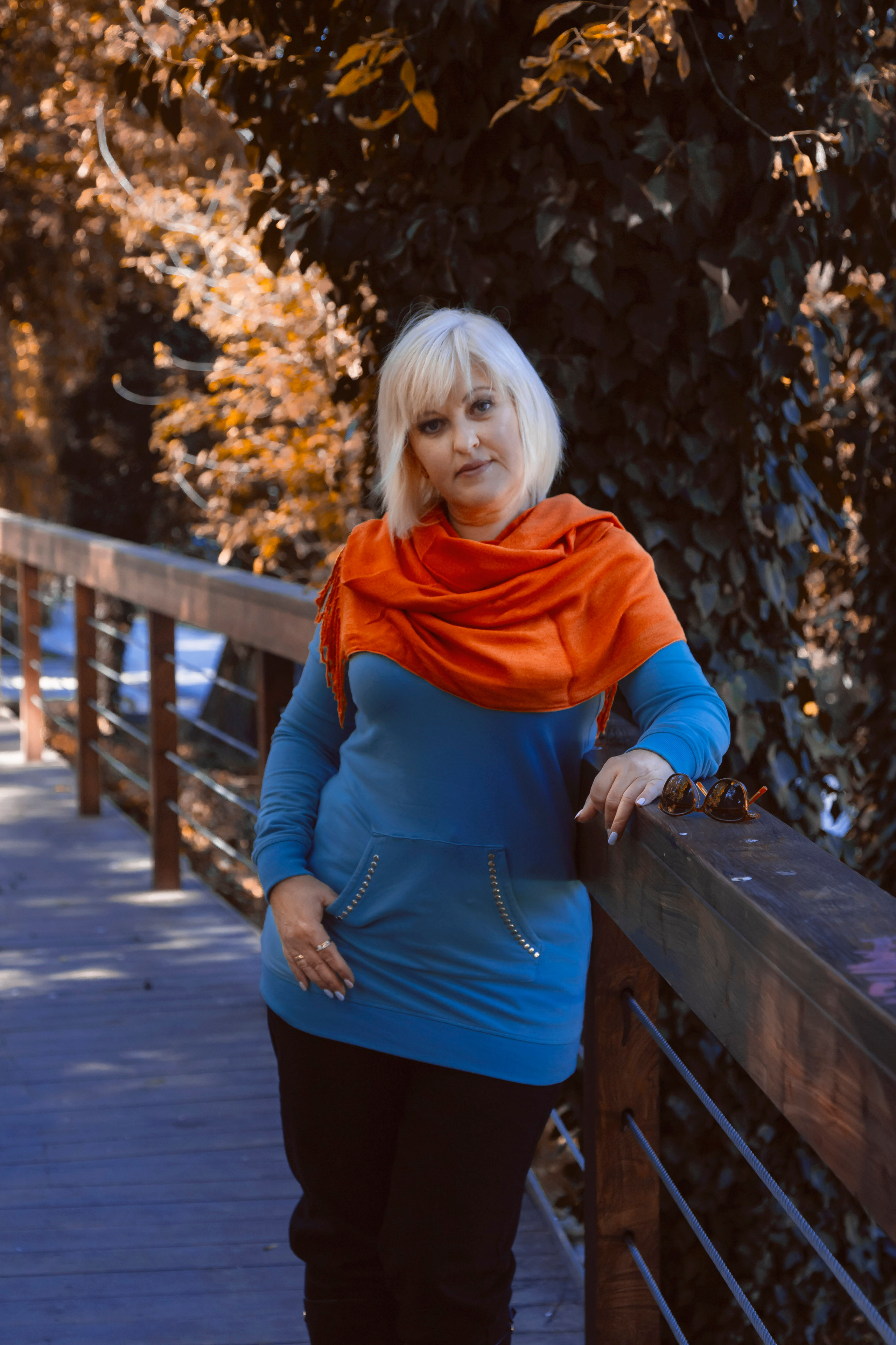 женский портрет, осенний портрет, фотопрогулка по городу, экспресс-фотосессия, лайфстайл фотосессия, фотограф в Симферополе, женский фотограф, коуч-фотограф, заказать фотосессию в Симферополе, фотосессия для девушки, фотосессия для женщины, женщина 50+, женская красота, осенние краски, художественная фотография, фотосессия у профессионала