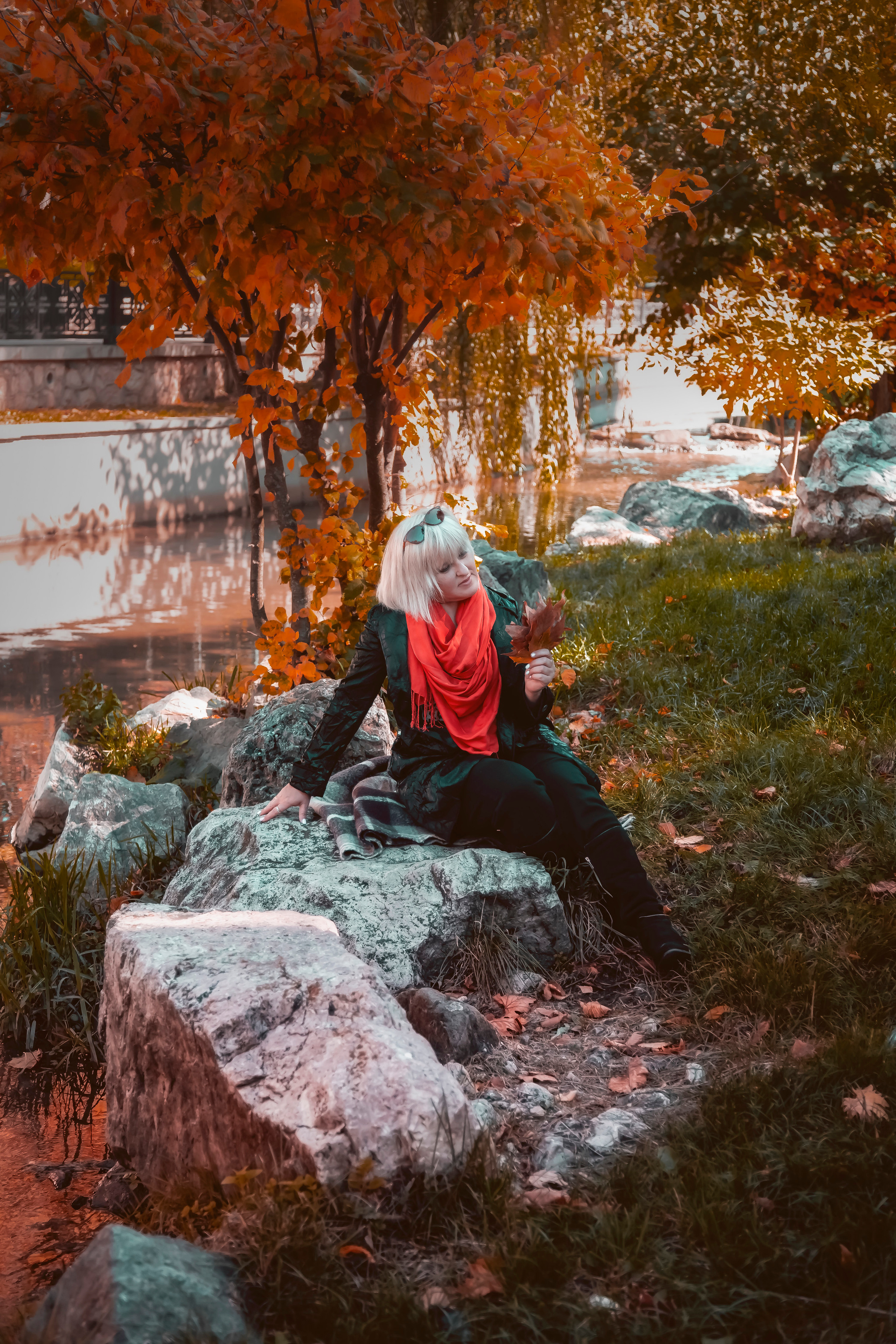 женский портрет, осенний портрет, фотопрогулка по городу, экспресс-фотосессия, лайфстайл фотосессия, фотограф в Симферополе, женский фотограф, коуч-фотограф, заказать фотосессию в Симферополе, фотосессия для девушки, фотосессия для женщины, женщина 50+, женская красота, осенние краски, художественная фотография, фотосессия у профессионала