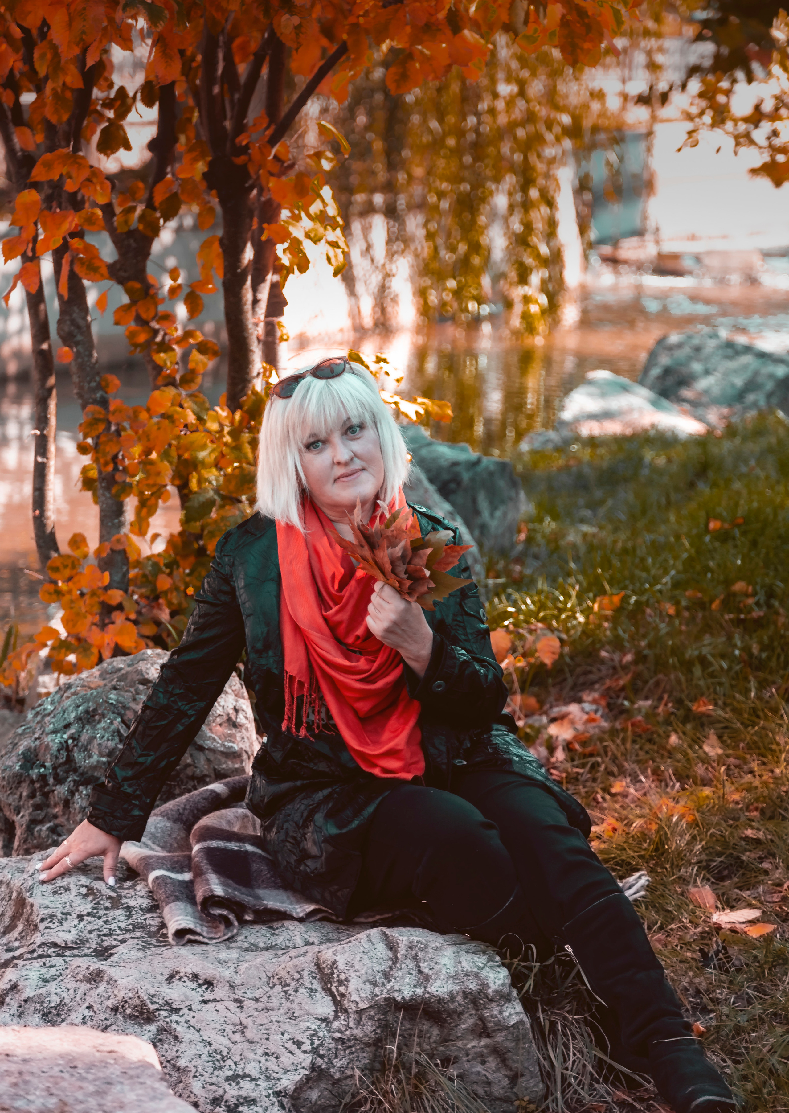 женский портрет, осенний портрет, фотопрогулка по городу, экспресс-фотосессия, лайфстайл фотосессия, фотограф в Симферополе, женский фотограф, коуч-фотограф, заказать фотосессию в Симферополе, фотосессия для девушки, фотосессия для женщины, женщина 50+, женская красота, осенние краски, художественная фотография, фотосессия у профессионала