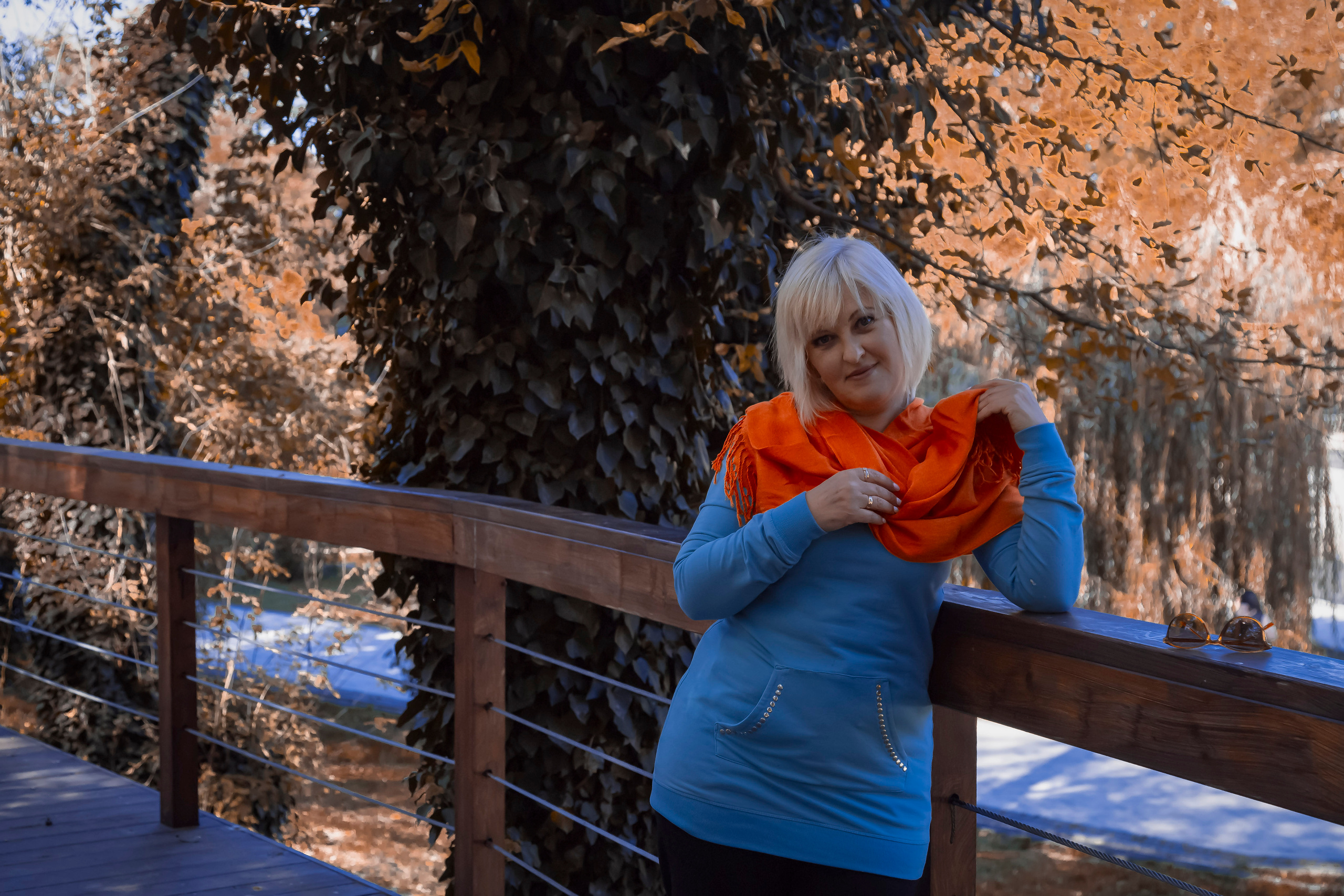 женский портрет, осенний портрет, фотопрогулка по городу, экспресс-фотосессия, лайфстайл фотосессия, фотограф в Симферополе, женский фотограф, коуч-фотограф, заказать фотосессию в Симферополе, фотосессия для девушки, фотосессия для женщины, женщина 50+, женская красота, осенние краски, художественная фотография, фотосессия у профессионала