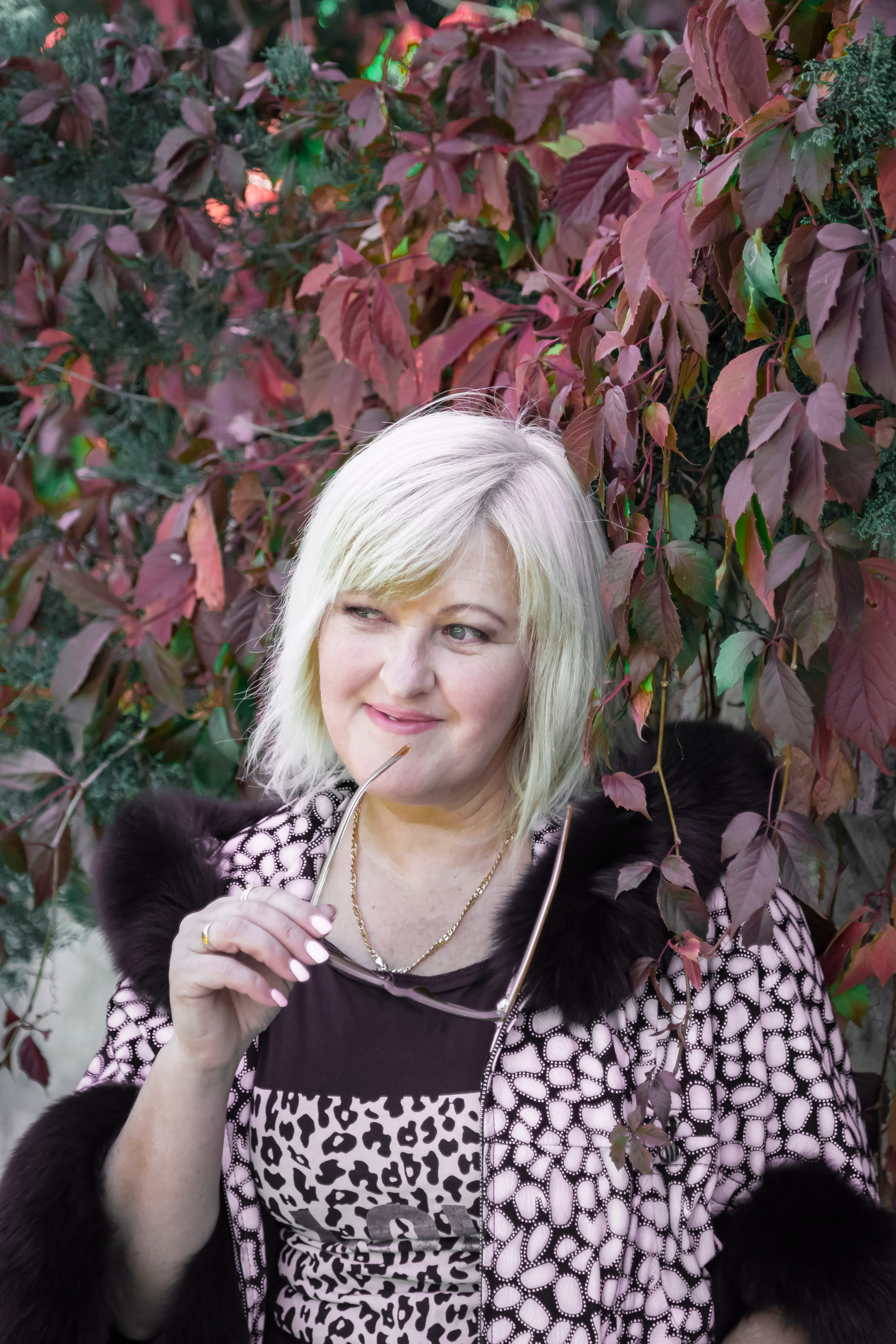 женский портрет, осенний портрет, фотопрогулка по городу, экспресс-фотосессия, лайфстайл фотосессия, фотограф в Симферополе, женский фотограф, коуч-фотограф, заказать фотосессию в Симферополе, фотосессия для девушки, фотосессия для женщины, женщина 50+, женская красота, осенние краски, художественная фотография, фотосессия у профессионала