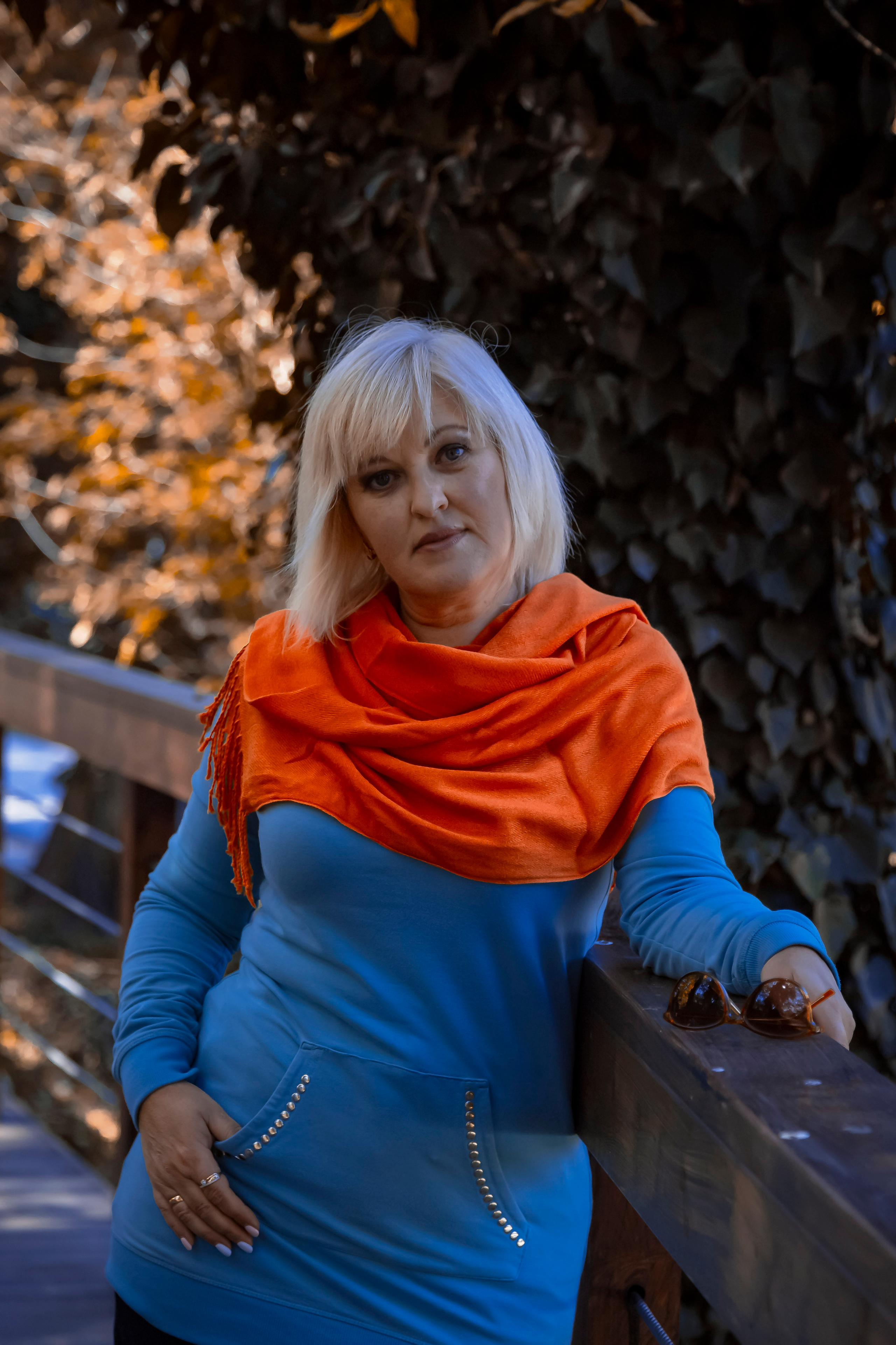 женский портрет, осенний портрет, фотопрогулка по городу, экспресс-фотосессия, лайфстайл фотосессия, фотограф в Симферополе, женский фотограф, коуч-фотограф, заказать фотосессию в Симферополе, фотосессия для девушки, фотосессия для женщины, женщина 50+, женская красота, осенние краски, художественная фотография, фотосессия у профессионала