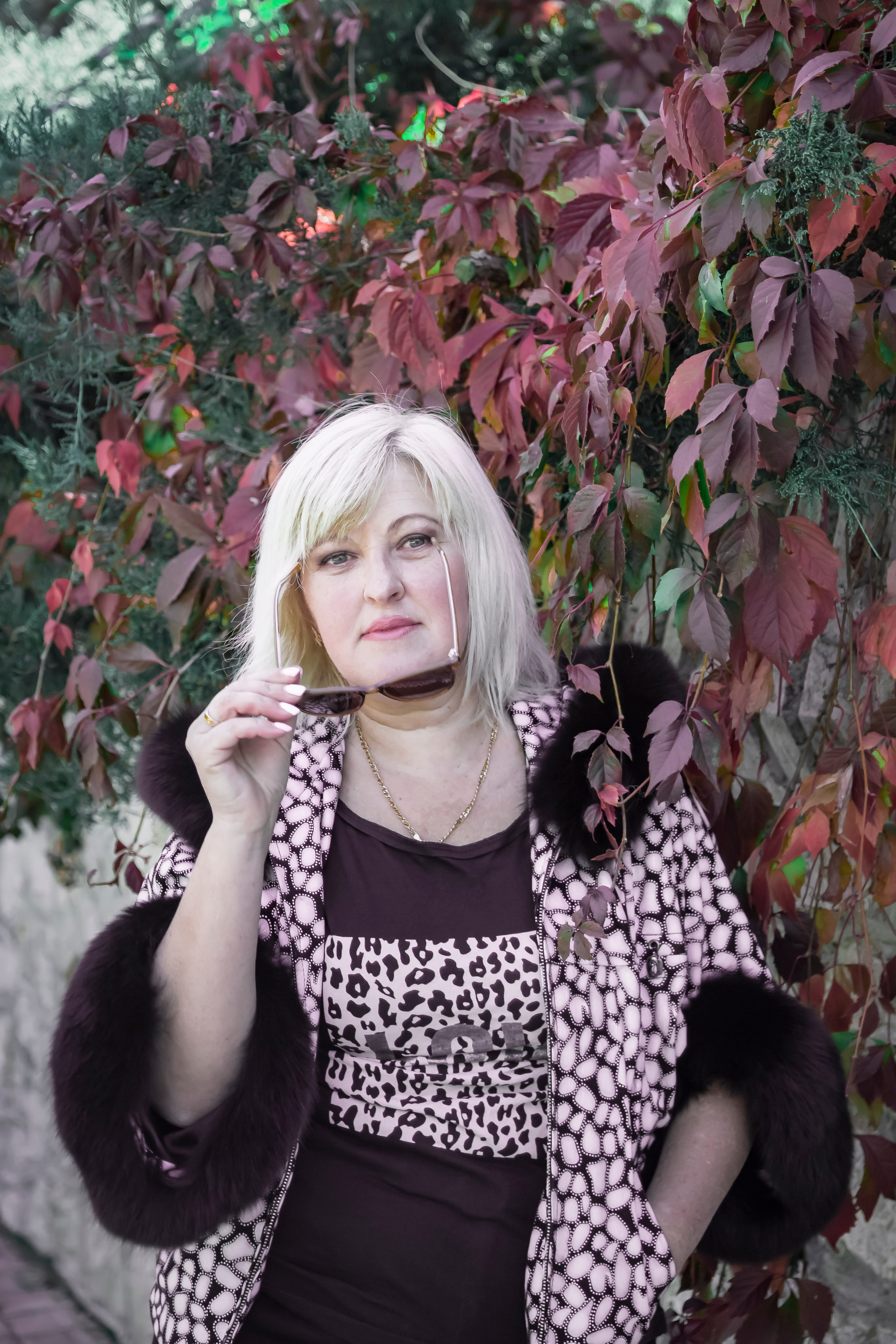 женский портрет, осенний портрет, фотопрогулка по городу, экспресс-фотосессия, лайфстайл фотосессия, фотограф в Симферополе, женский фотограф, коуч-фотограф, заказать фотосессию в Симферополе, фотосессия для девушки, фотосессия для женщины, женщина 50+, женская красота, осенние краски, художественная фотография, фотосессия у профессионала