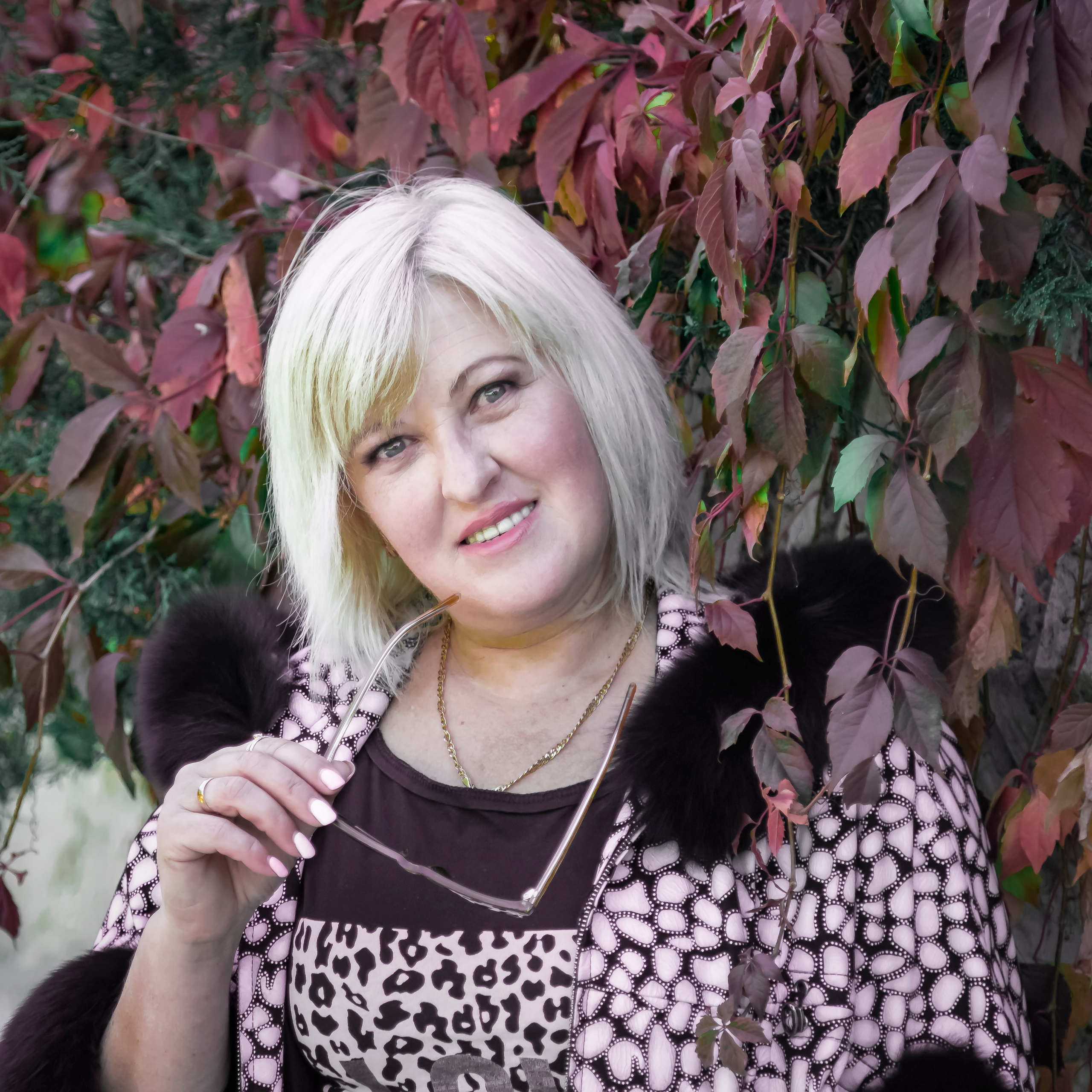 женский портрет, осенний портрет, фотопрогулка по городу, экспресс-фотосессия, лайфстайл фотосессия, фотограф в Симферополе, женский фотограф, коуч-фотограф, заказать фотосессию в Симферополе, фотосессия для девушки, фотосессия для женщины, женщина 50+, женская красота, осенние краски, художественная фотография, фотосессия у профессионала