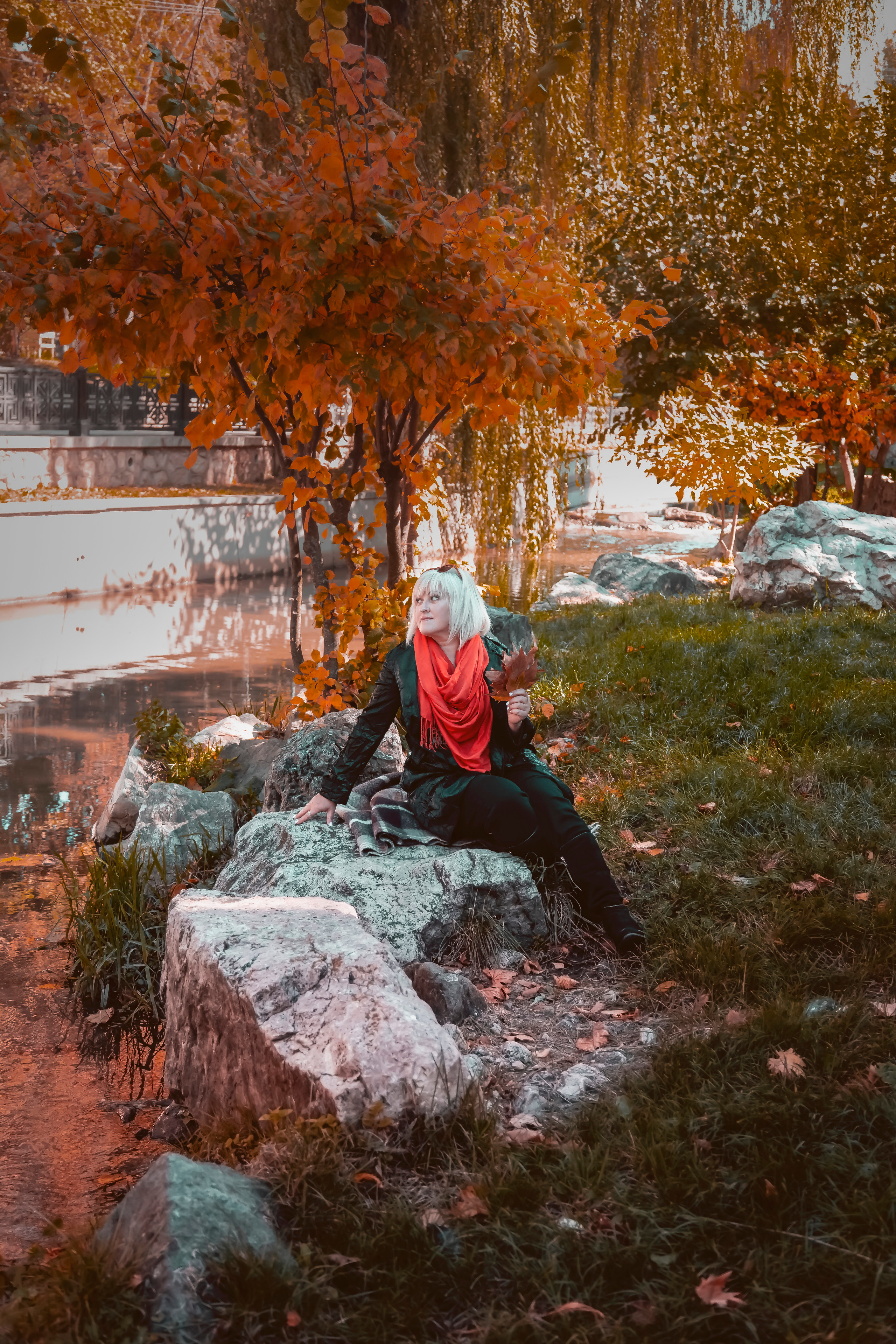 женский портрет, осенний портрет, фотопрогулка по городу, экспресс-фотосессия, лайфстайл фотосессия, фотограф в Симферополе, женский фотограф, коуч-фотограф, заказать фотосессию в Симферополе, фотосессия для девушки, фотосессия для женщины, женщина 50+, женская красота, осенние краски, художественная фотография, фотосессия у профессионала