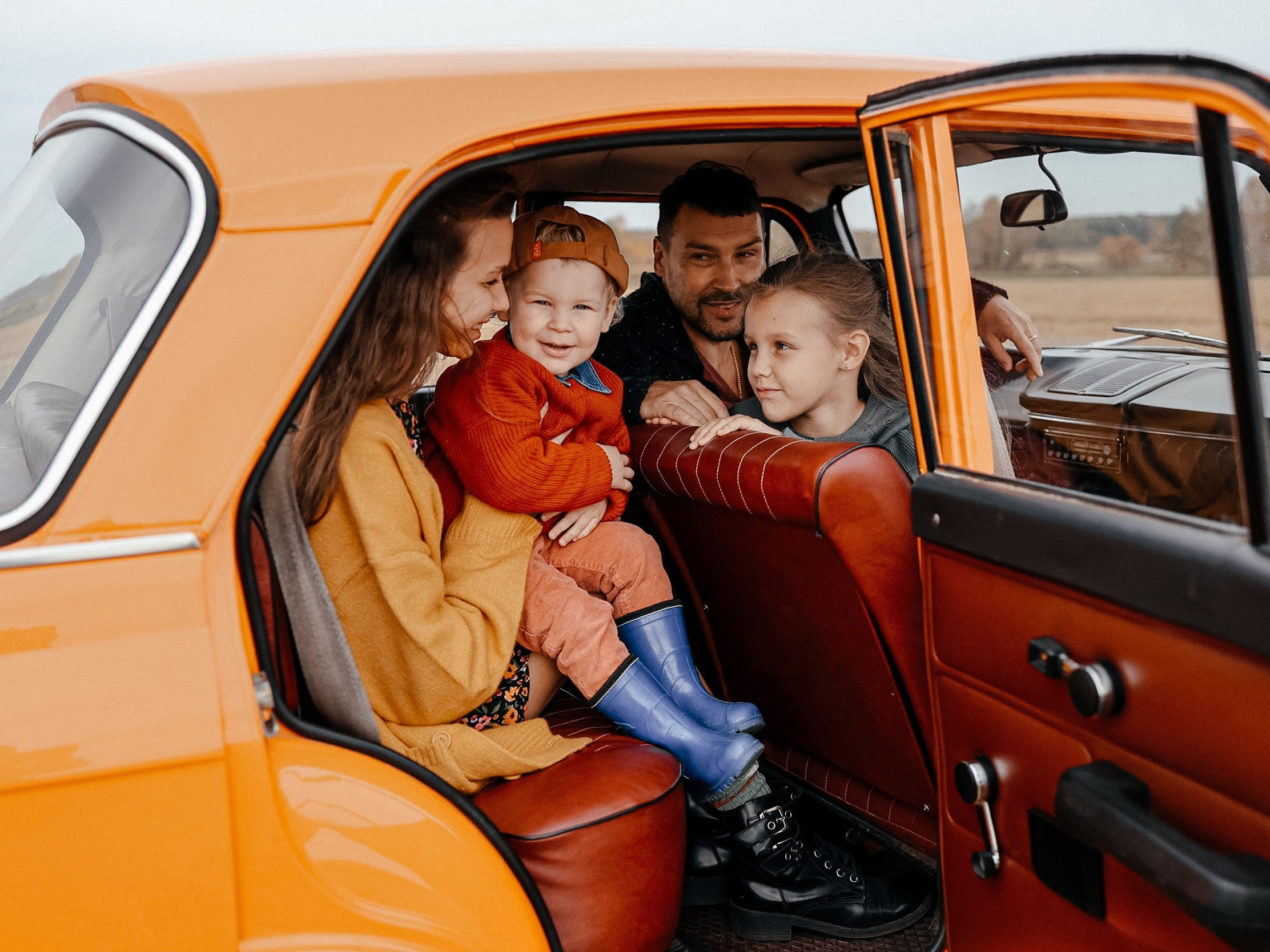 Семья Власовых и ретро авто. Семейный и детский фотограф в  г. Екатеринбурге Холодова Юлия