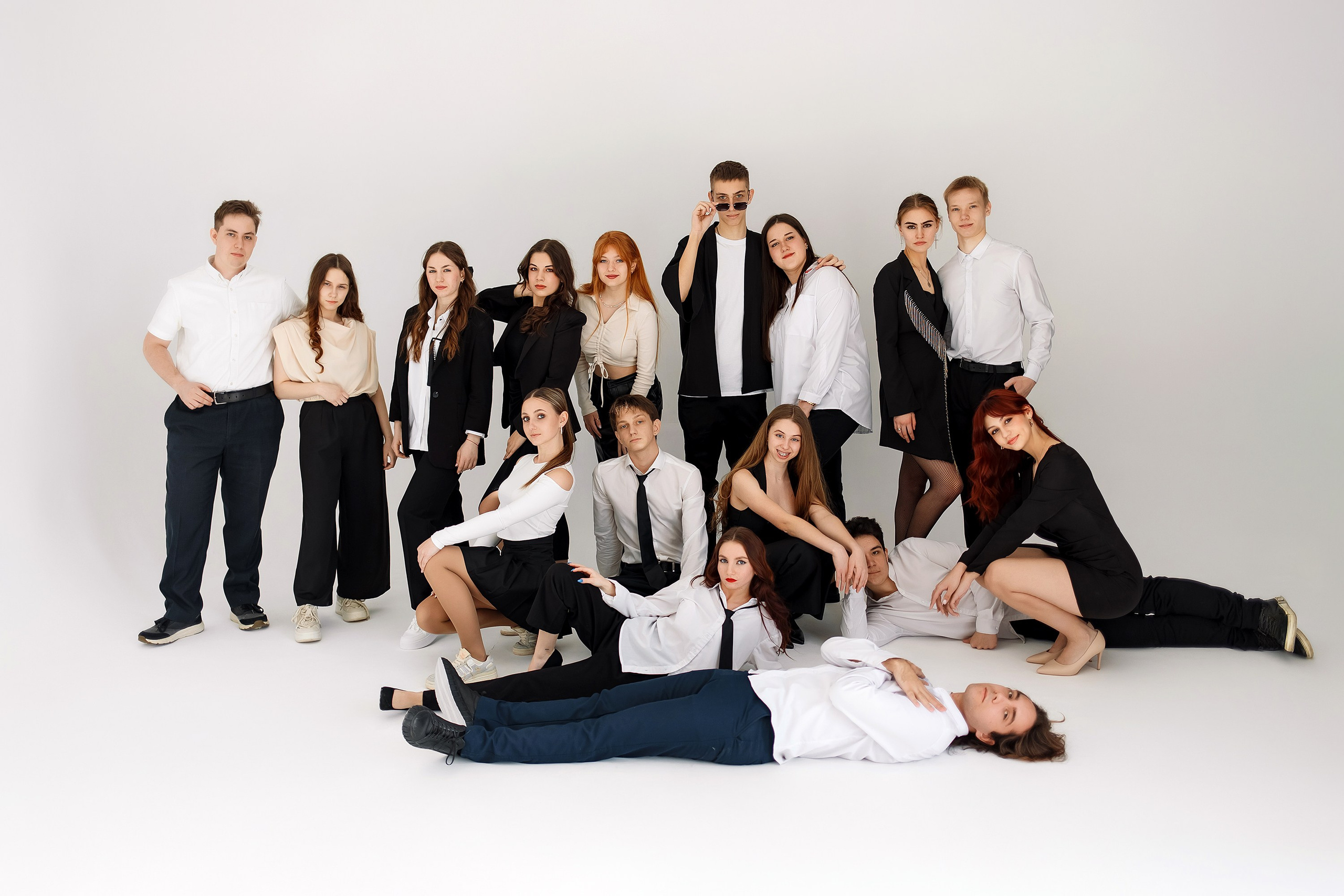 11 класс съемка на циклораме. Фотограф Любовь Корниенко, Примоский край