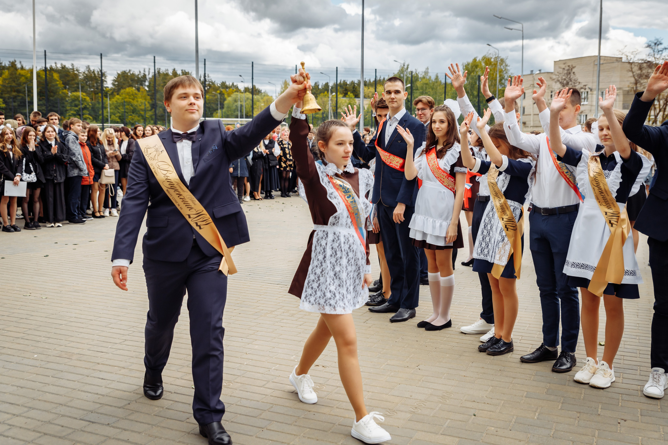 Фото выпуск 11 класс. Свадебный фотограф Марина Суворова и видеооператор Олег Петров