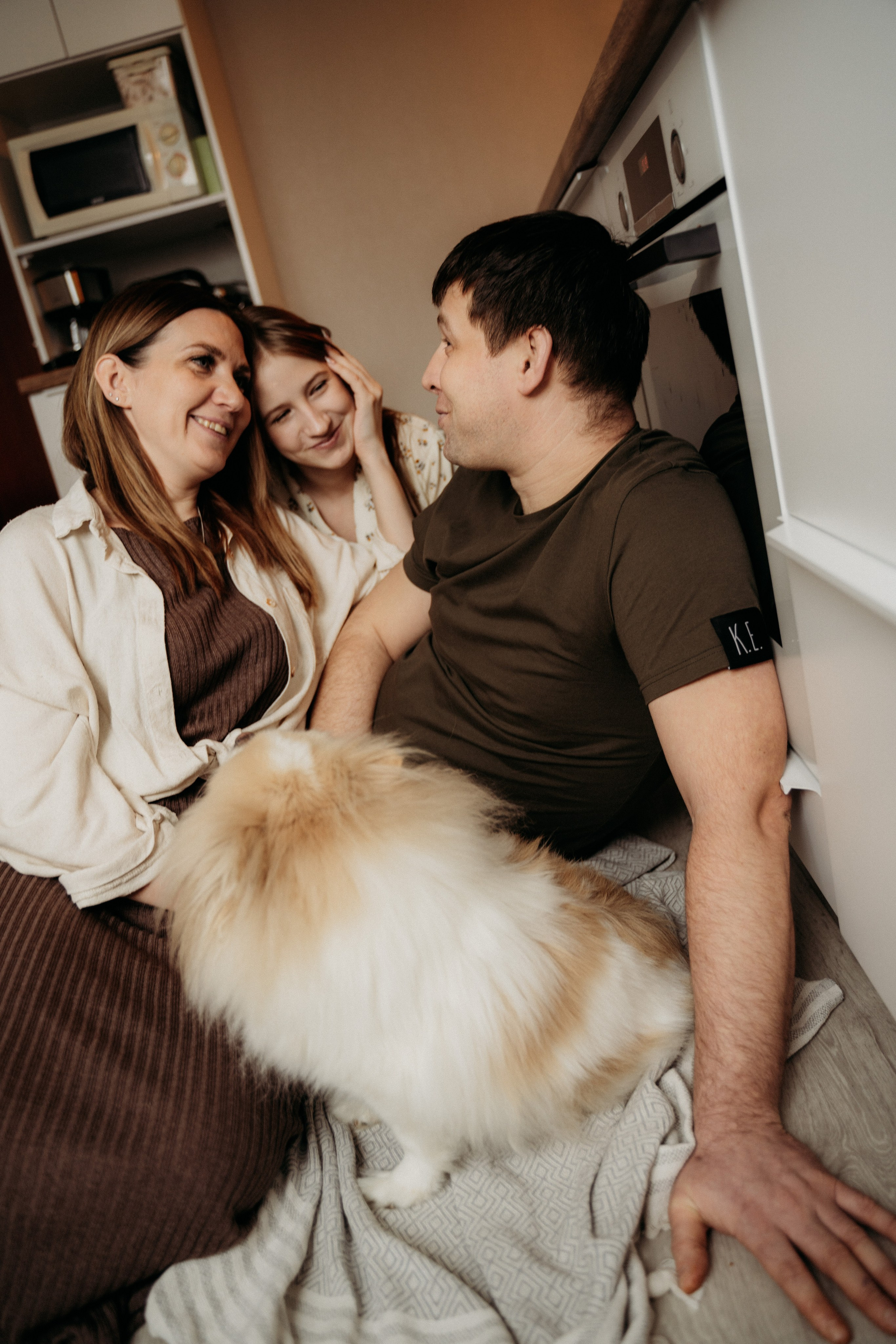 Семья на кухне