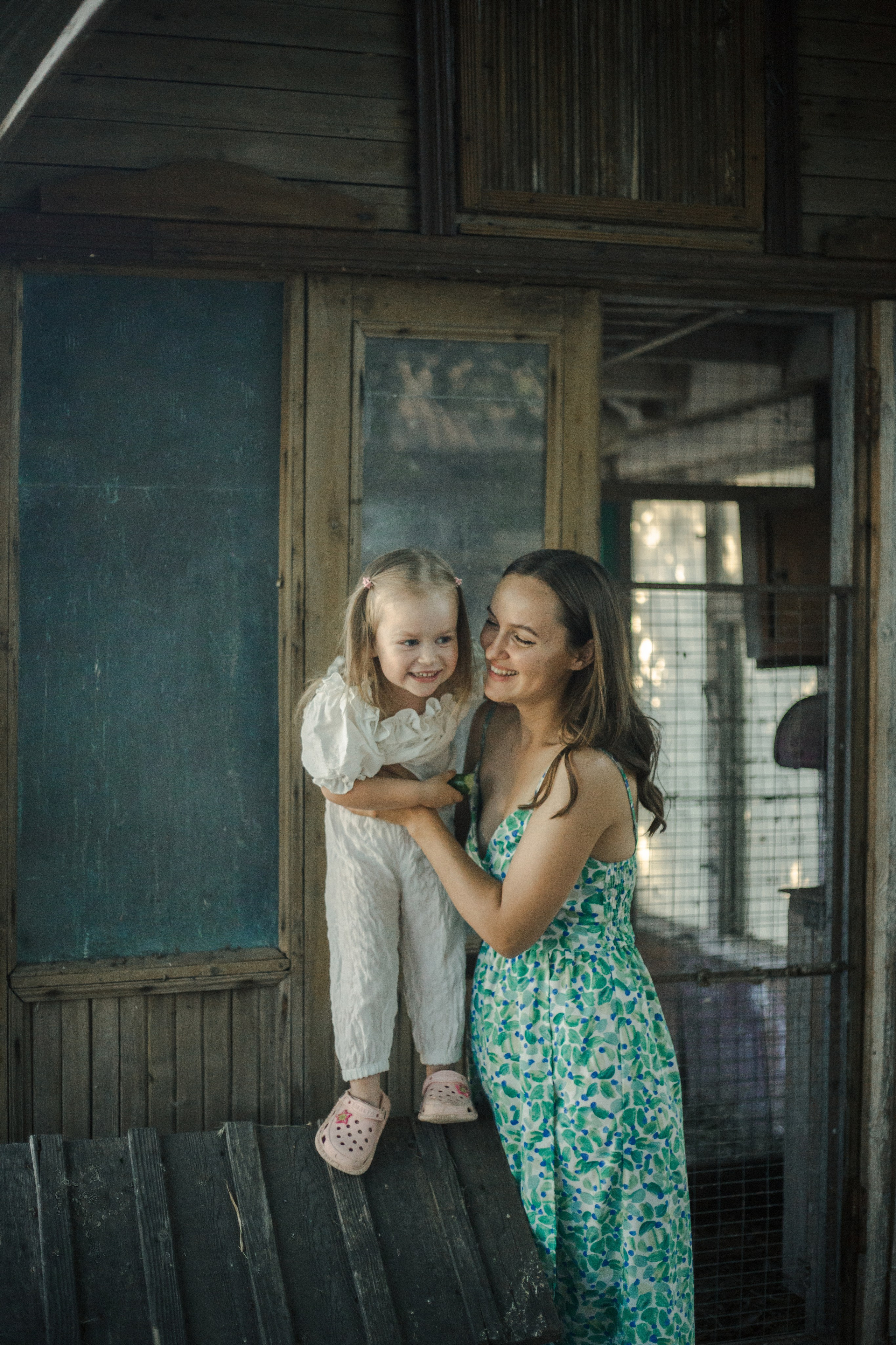 У бабушки в саду. Елизавета и Мария. Фотограф в Ростове-на-Дону и Краснодаре Елизавета Киселёва