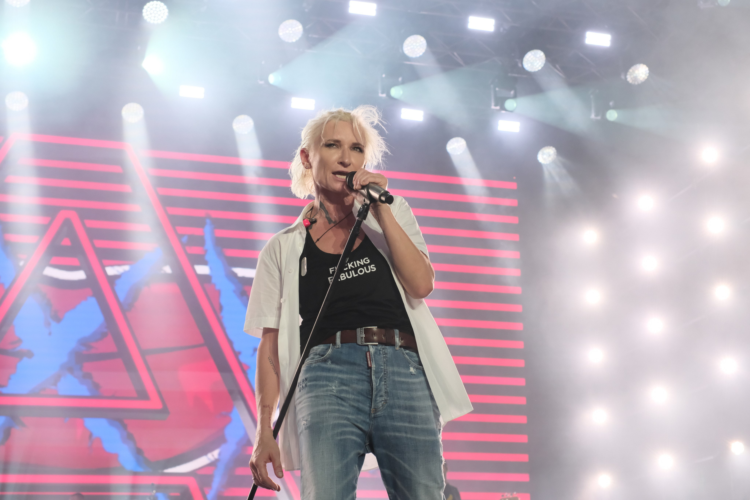 Диана Арбенина (группа «Ночные снайперы») — Москва, МТС Live Лето 2024. RedGeek - блогер и стручњак за образовање и ИТ Кирил Ситнов