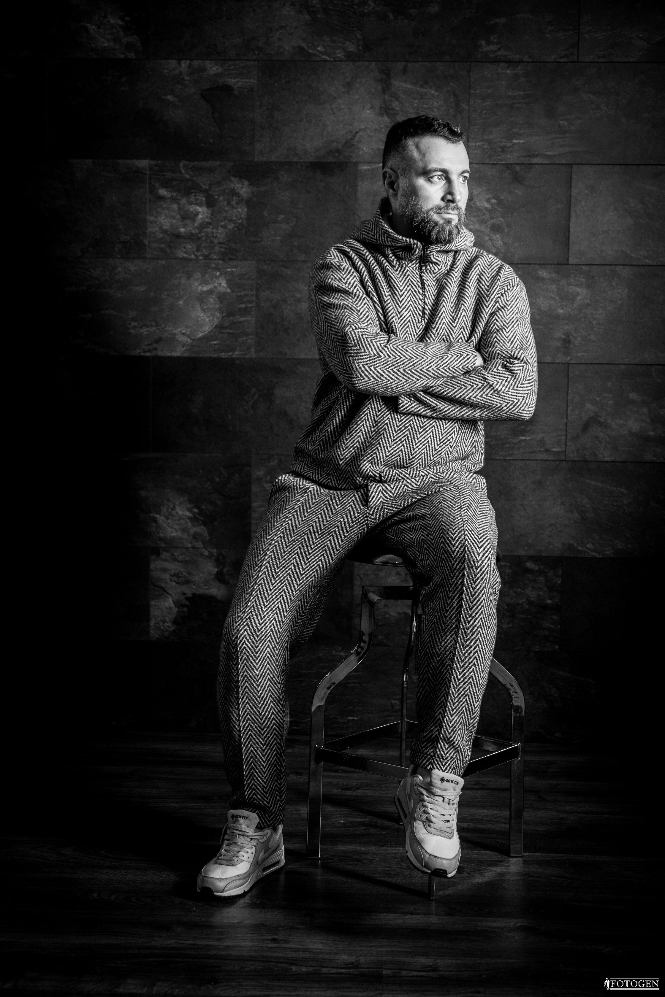 Пример мужской фотосессии STANDART 60 Минут | Бизнес Fotogen. Интерьерная фотостудия FOTOGEN г. Краснодар