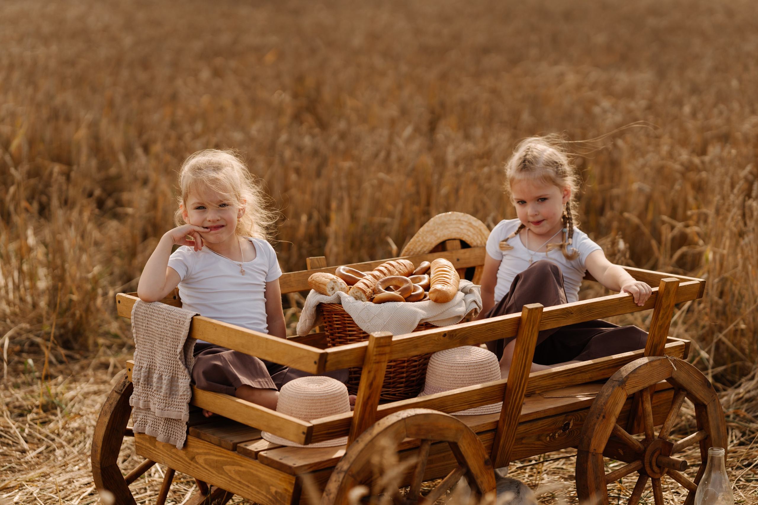 Девочки с козленком. СВАДЕБНЫЙ ФОТОГРАФ КРАСНОЯРСК