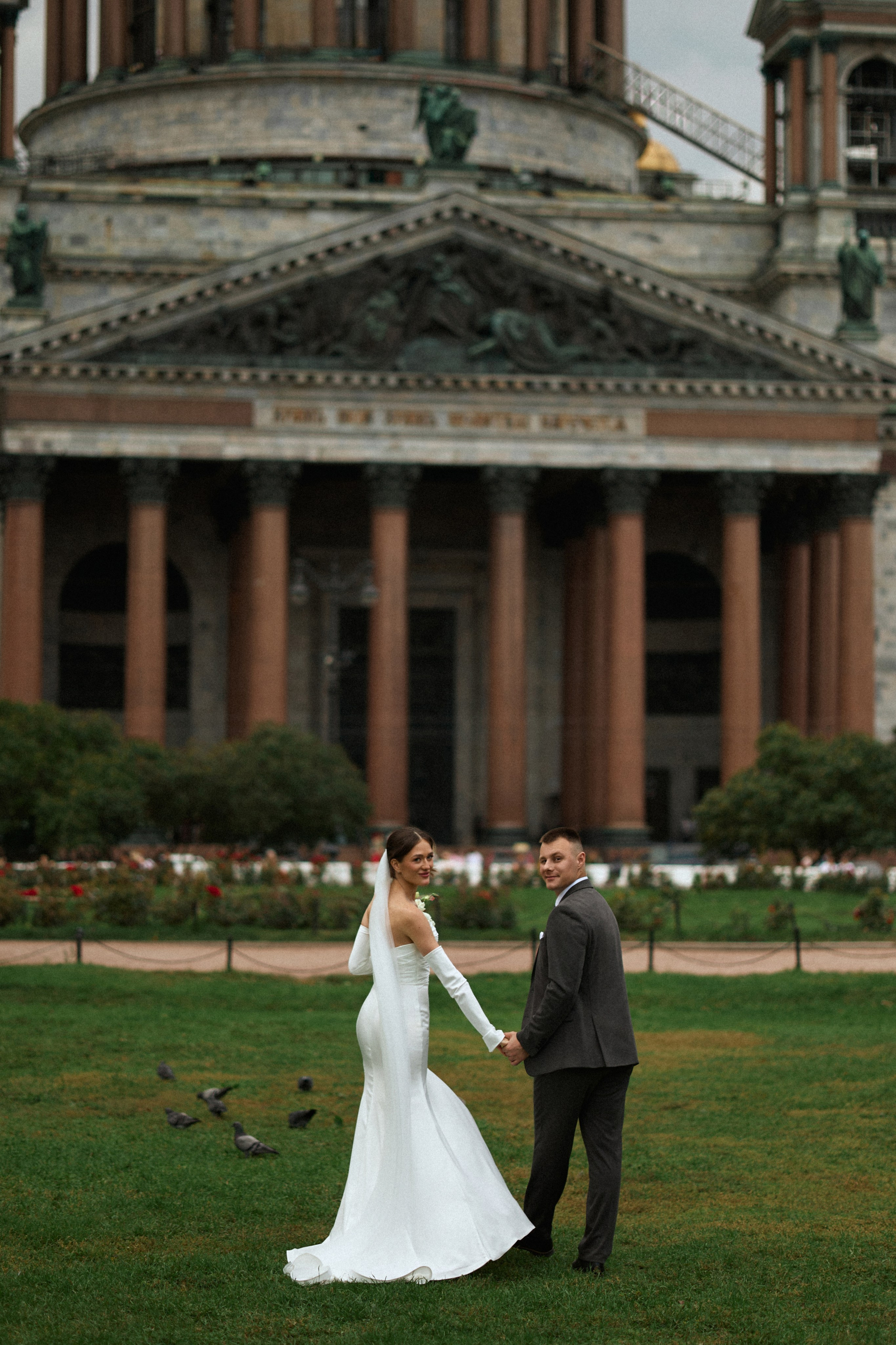 Свадьба в Питере на катере. Сестры Карабаза. Фотографы и ретушеры в Москве и Санкт-Петербурге