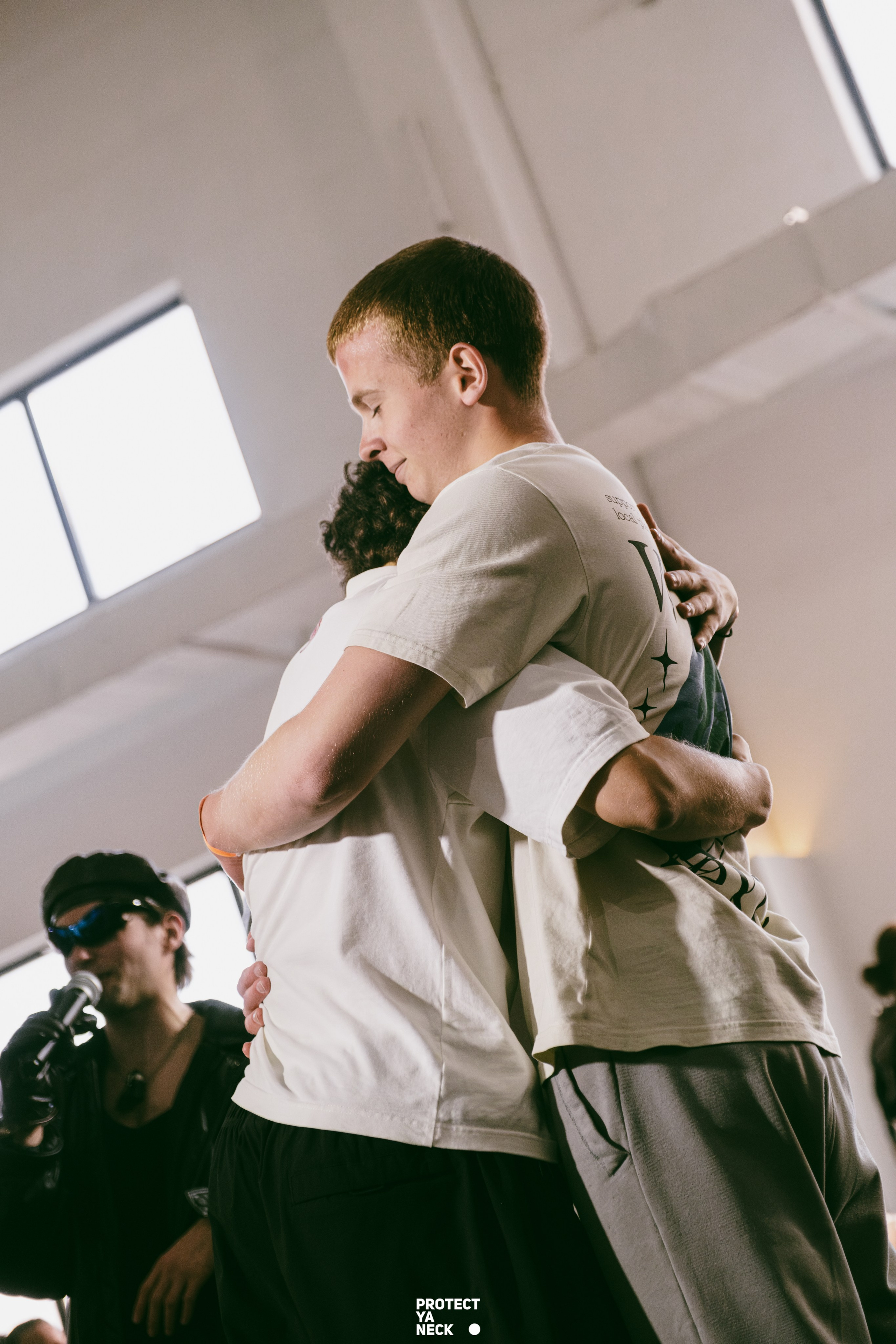 PROTECT YA NECK 22/03 (@youlovebu). Соня бу тебя сфоткала