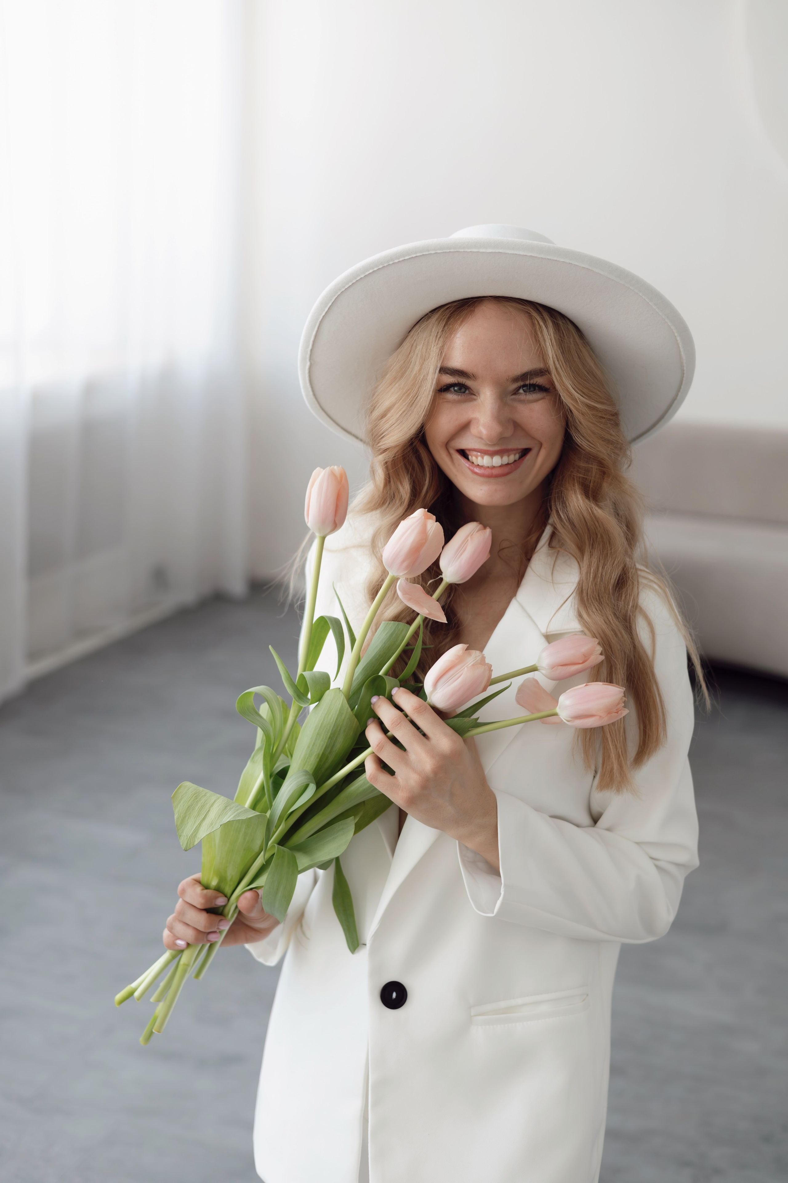 Весенняя фотосессия мамы и дочки в студии Френды. Интерьерный, предметный и контент фотограф в Иркутске Наталья Карпова