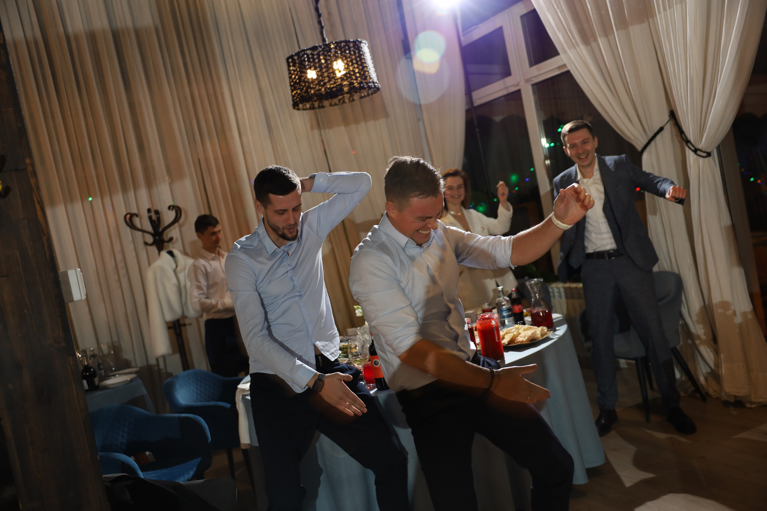 𝒜𝓇𝓉𝑒𝓂 & 𝐿𝓎𝓊𝓈𝓎𝒶 (𝓇𝑒𝓈𝓉𝒶𝓊𝓇𝒶𝓃𝓉). 𝑀𝑜𝓈𝒸𝑜𝓌. Свадебный фотограф в Санкт-Петербурге