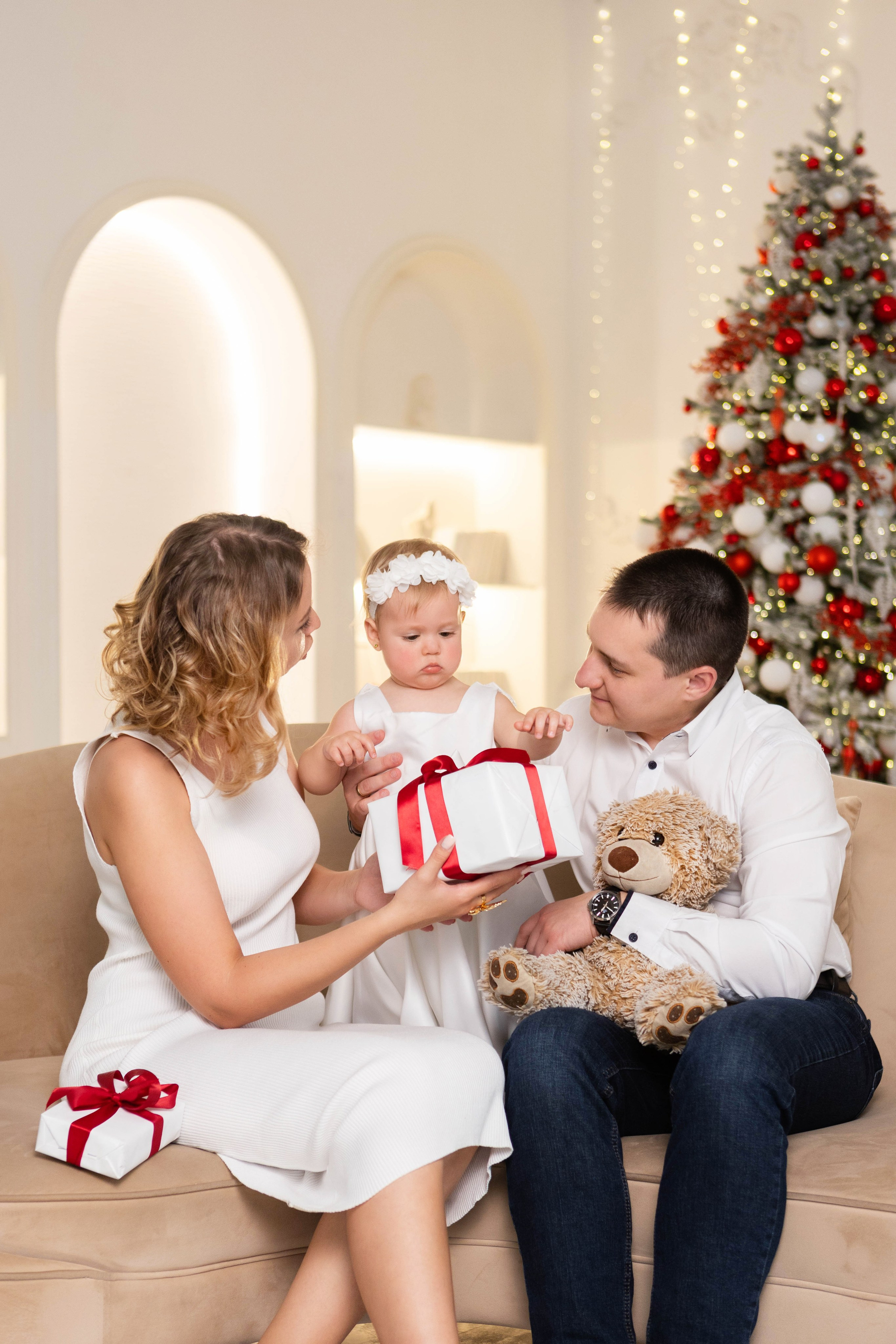 Татьяна, Сергей и София. Фотостудия «Alice», зал Зазеркалье. Свадебный семейный и детский фотограф в Краснодаре Карина Федоровская