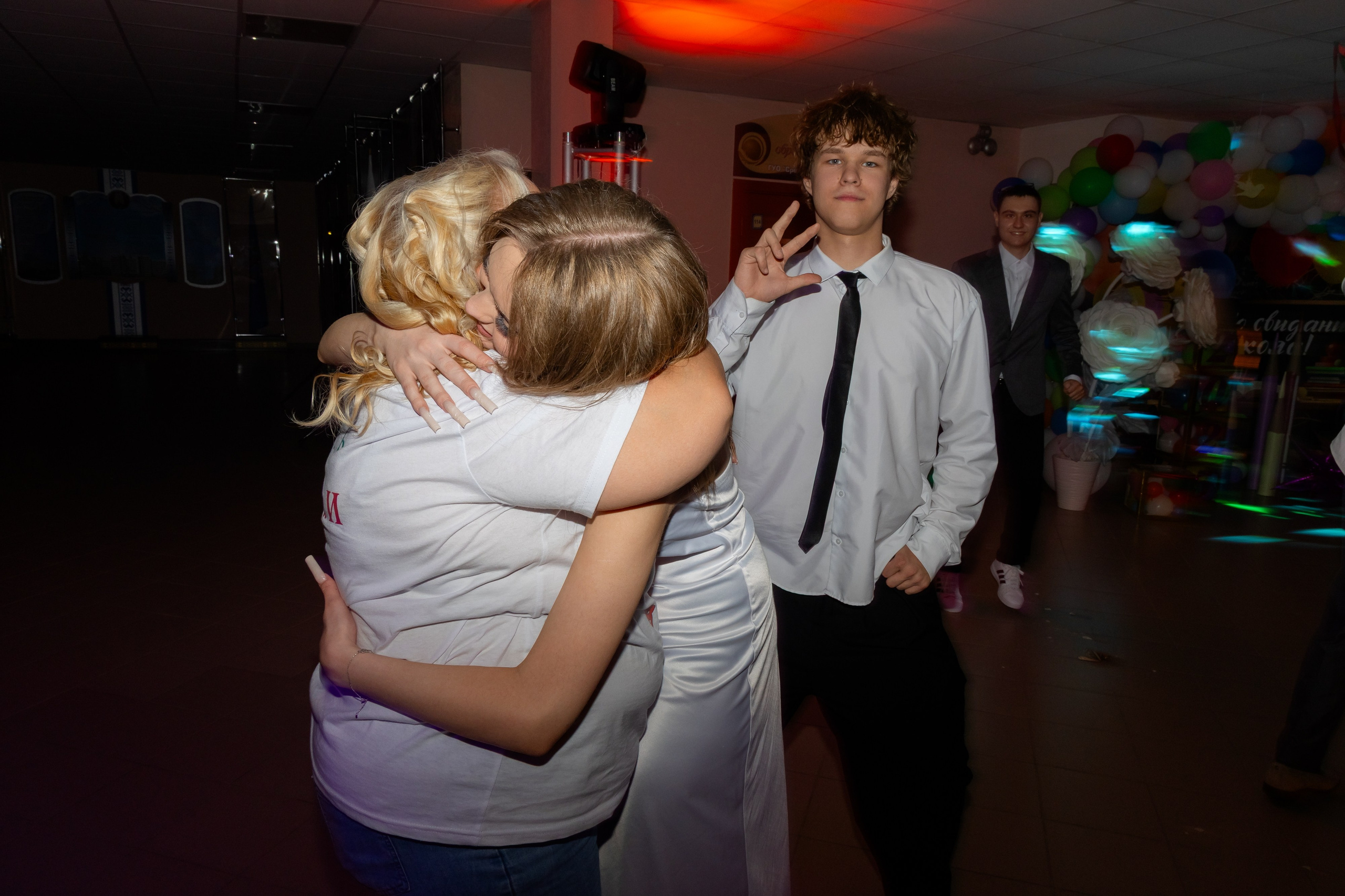 Школьный выпускной 2025 год в Минске, Беларуси. Свадебный фотограф в Минске/Беларуси Сергей Спиридонов