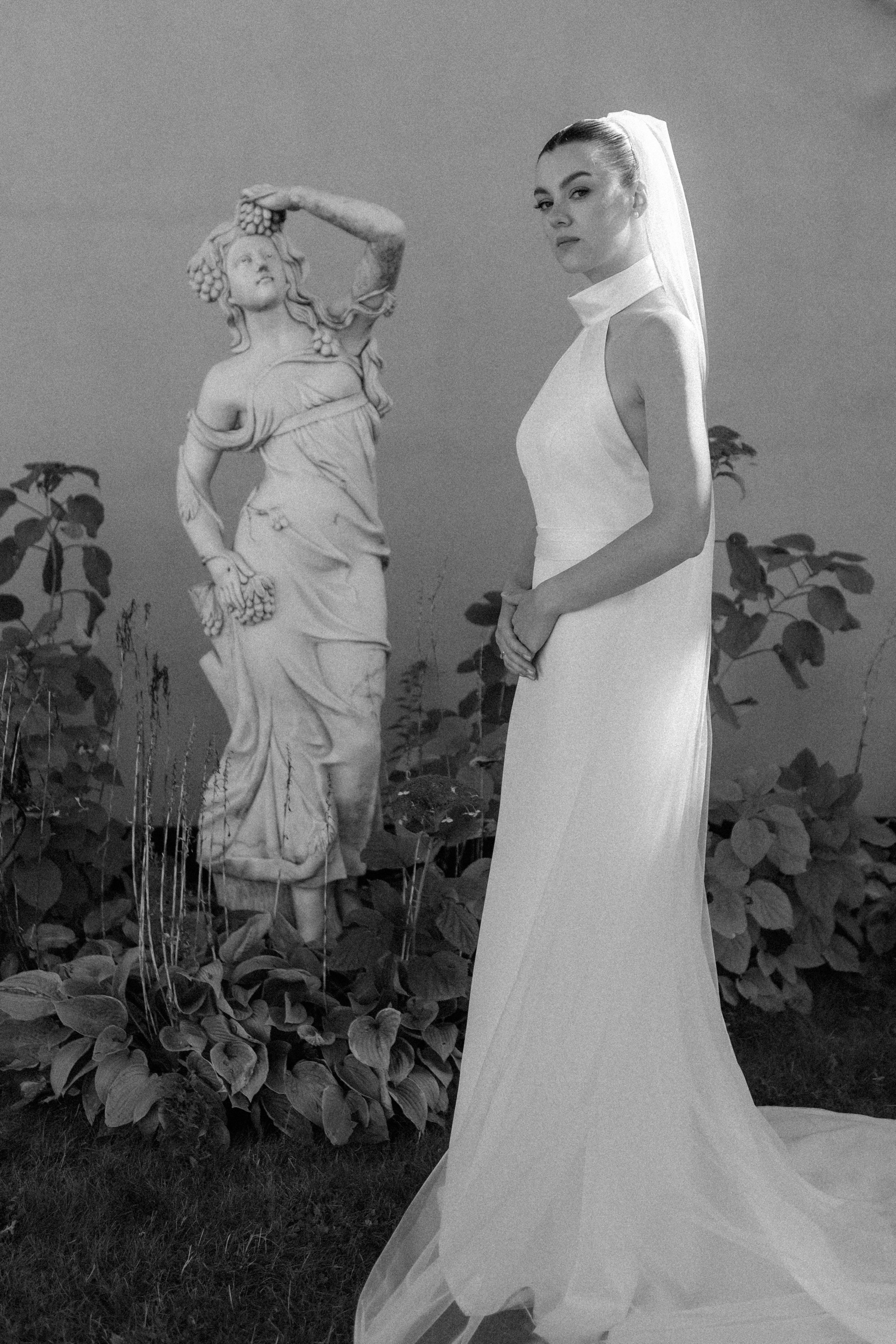 Wedding day in VERSAL PARK. Wedding PHOTOGRAPHER Andrew Vnukov