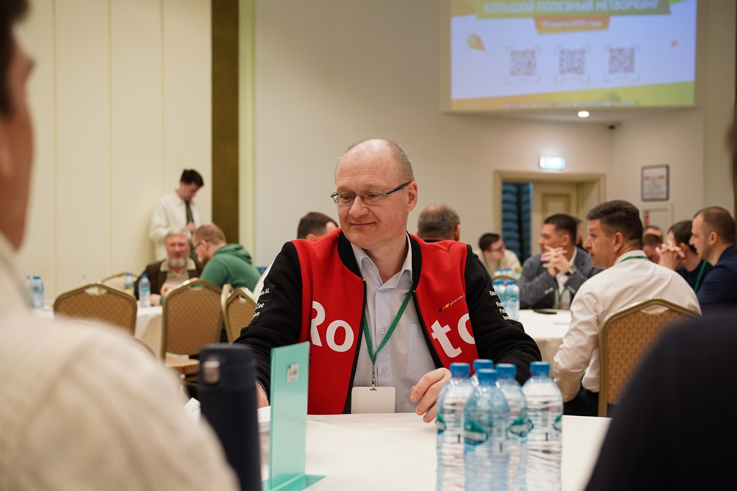 Малоэтажная страна конференция. Фотограф