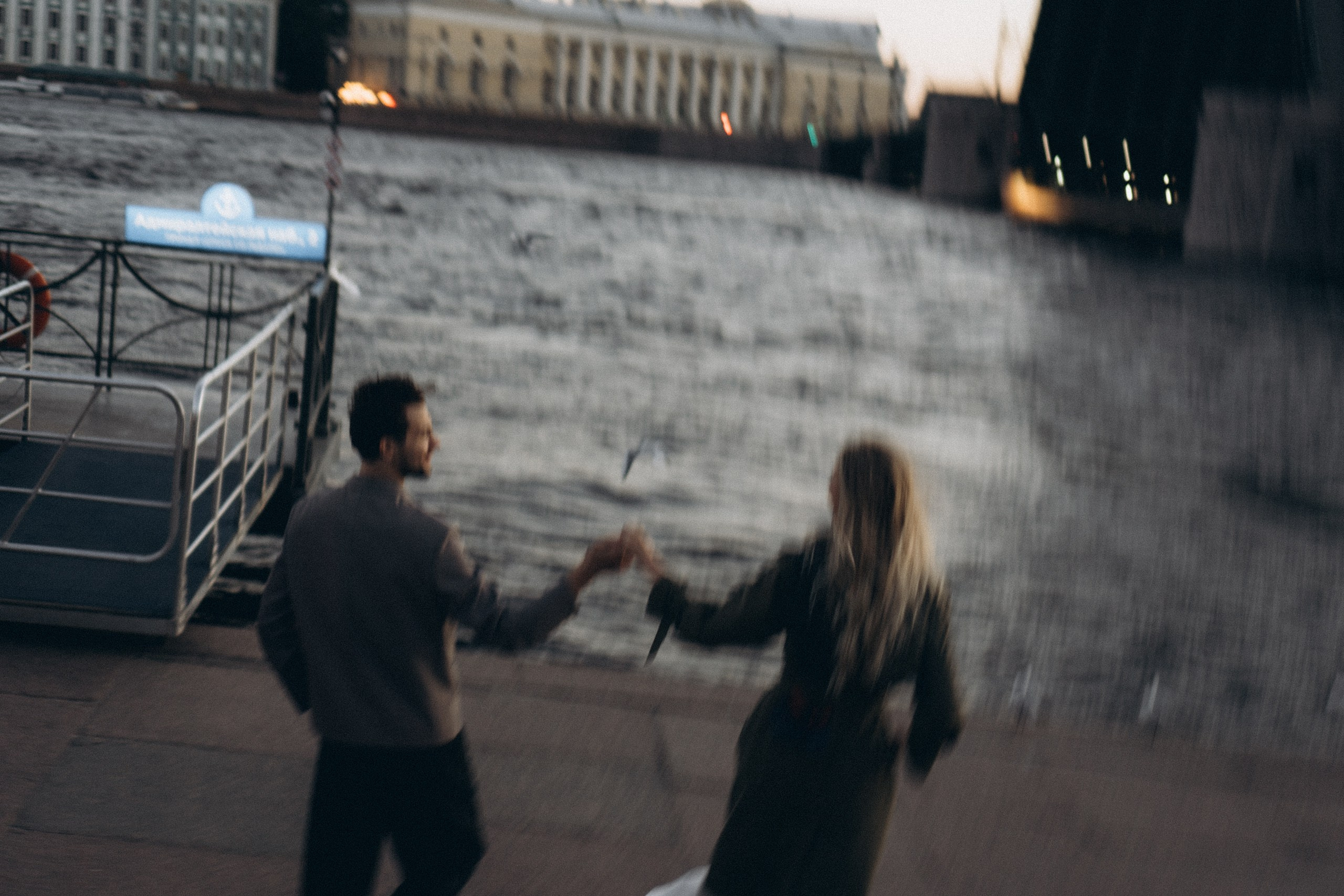 СВАДЕБНАЯ СЬЕМКА ПАРЫ НА РАССВЕТЕ В БЕЛЫЕ НОЧИ И ПРОГУЛКА С РАЗВОДНЫМИ МОСТАМИ И ПИКНИК ВОЗЛЕ ИСАКИЕВСКОГО СОБОРА. Профессиональный фотограф, Санкт-Петербург — Виктория Богомолова