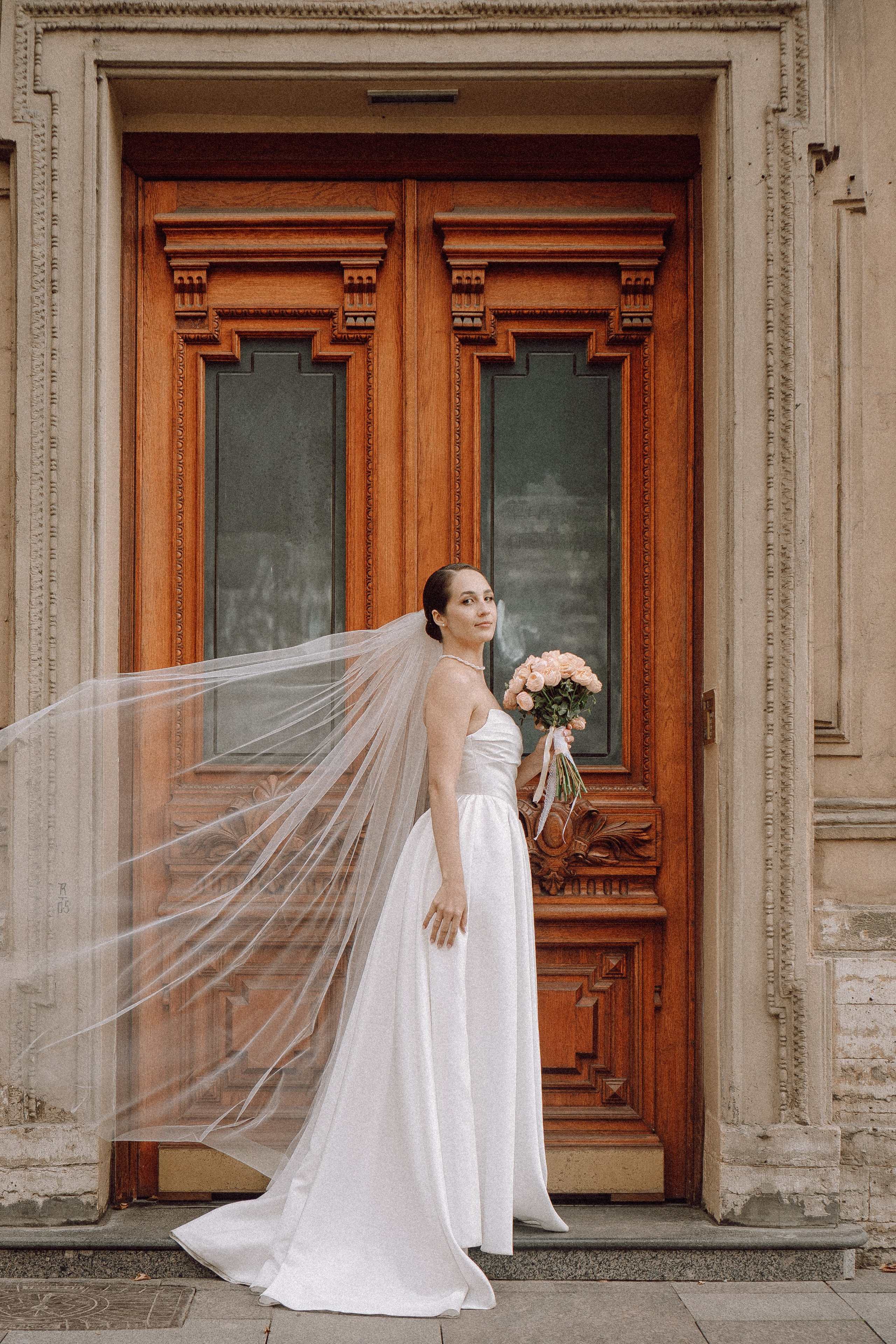 СВАДЕБНАЯ ПРОГУЛКА В САНТК-ПЕТЕРБУРГЕ (ИСАКИЕВСКИЙ СОБОР, ЗИМНЯЯ КАНАВКА, ЭРМИТАЖ И БОЛЬШАЯ МОРСКАЯ УЛИЦА). Профессиональный фотограф, Санкт-Петербург — Виктория Богомолова