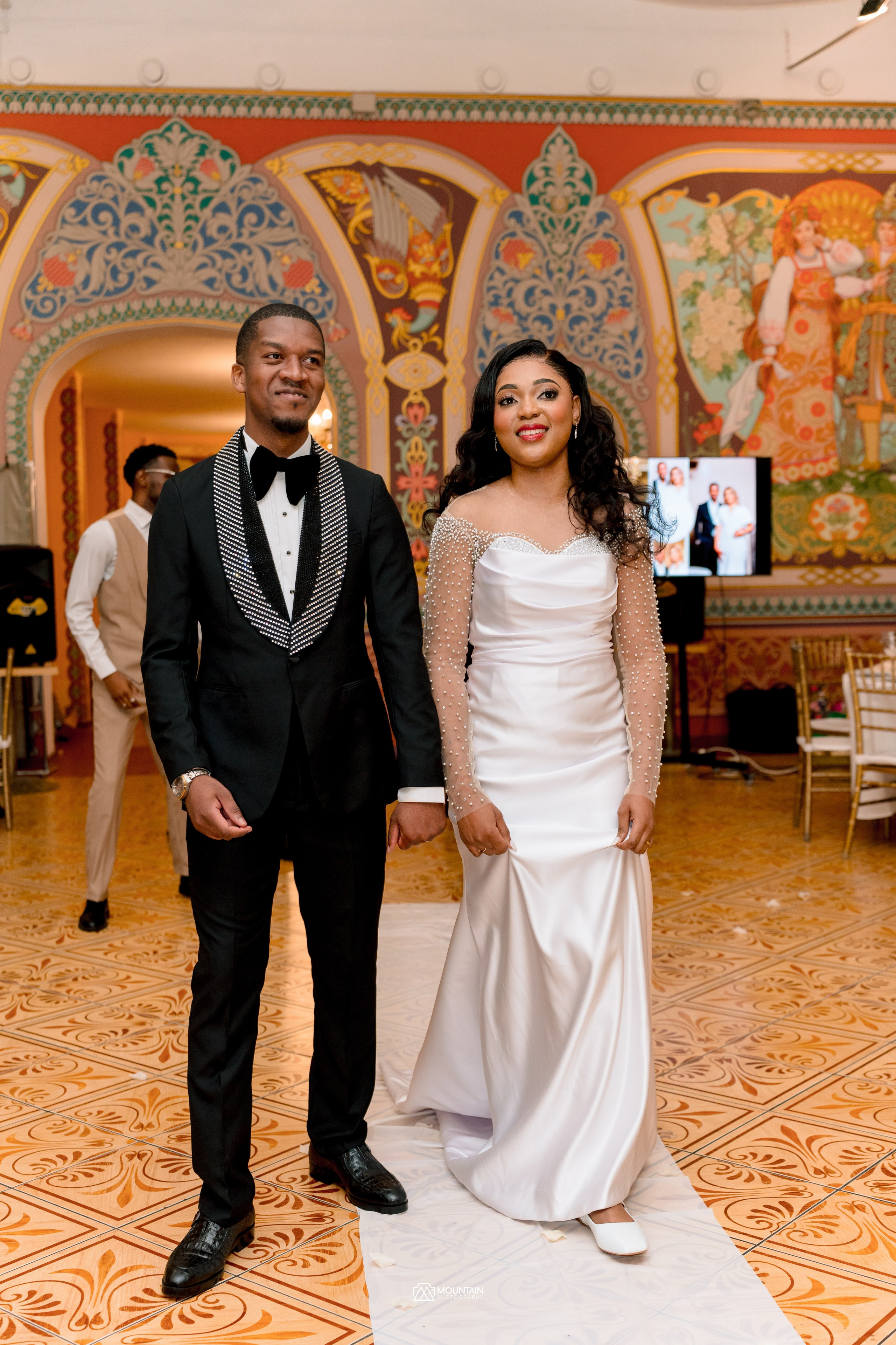 Dany & Mika. Я занимаюсь событийной, свадебной, товарной, студийной… фотографией