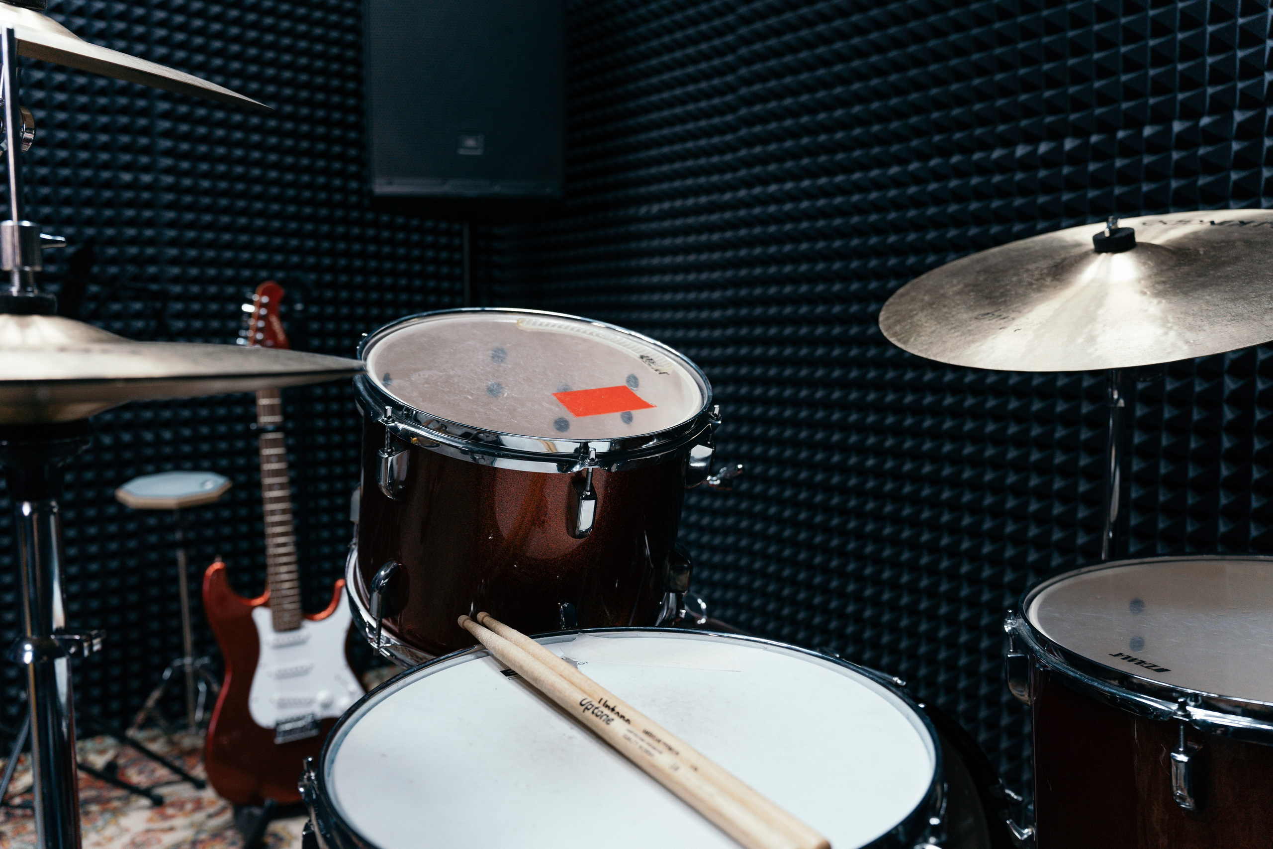 Hi Music. Я занимаюсь событийной, свадебной, товарной, студийной… фотографией