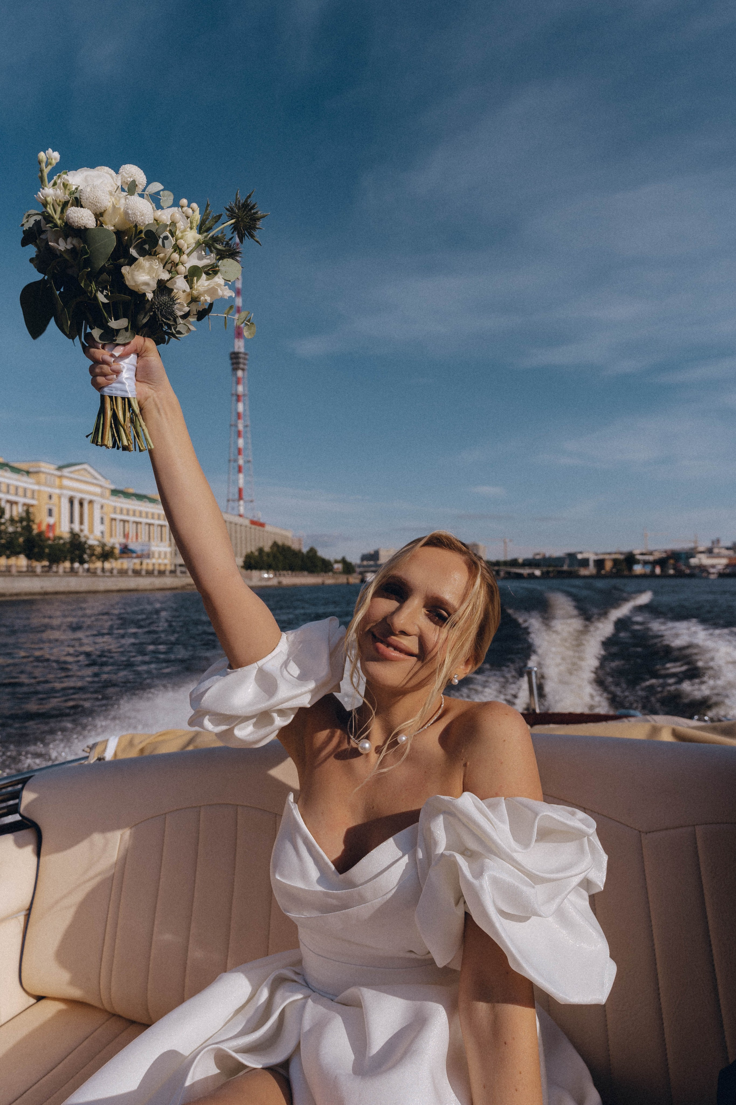 СВАДЕНБНАЯ СЬЕМКА НА КАТЕРЕ ПО КАНАЛАМ САНКТ-ПЕТЕРБУРГА И В АКВАТОРИИ НЕВЫ. Профессиональный фотограф, Санкт-Петербург — Виктория Богомолова