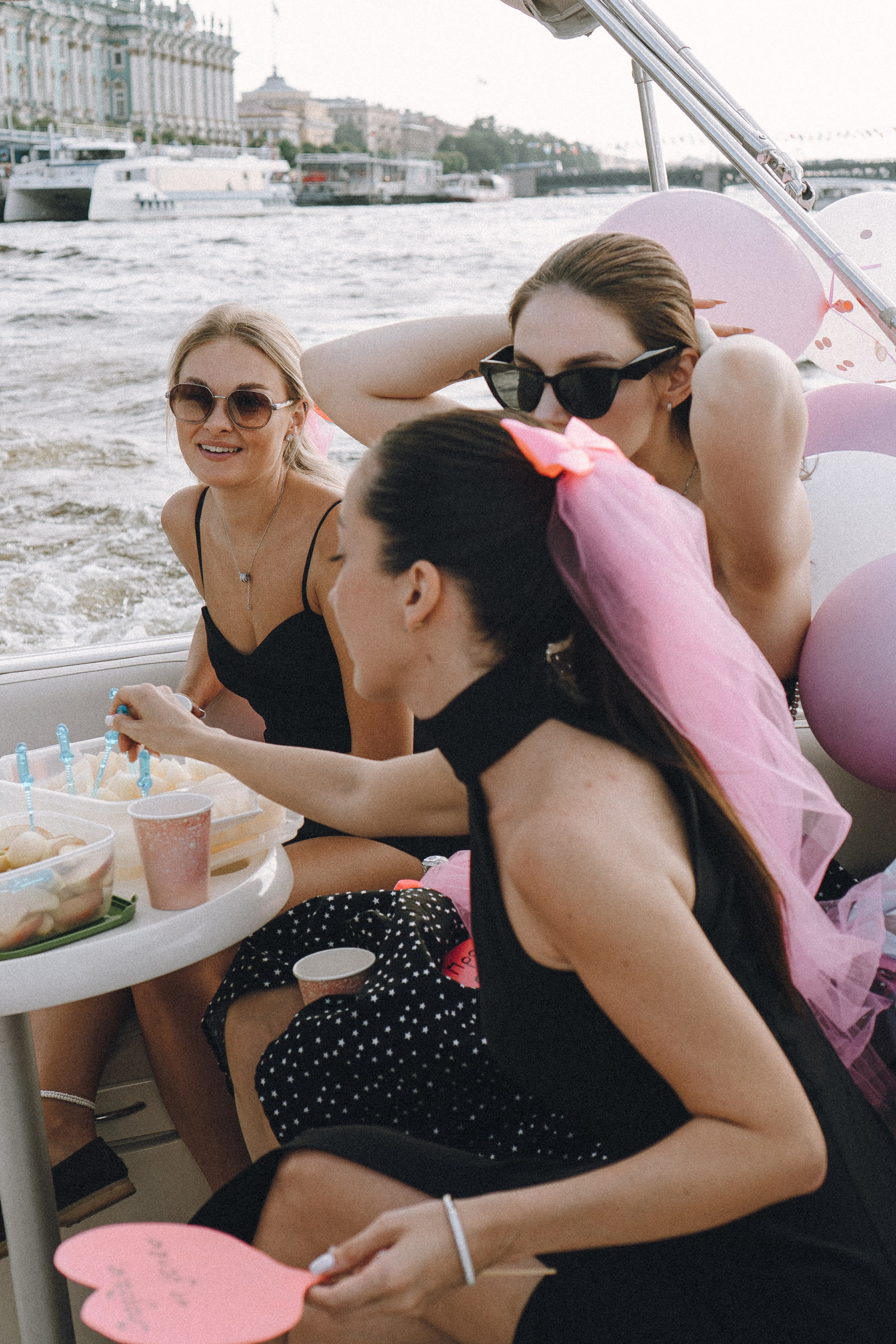 ДЕВИЧНИК НА КАТЕРЕ. Профессиональный фотограф, Санкт-Петербург — Виктория Богомолова