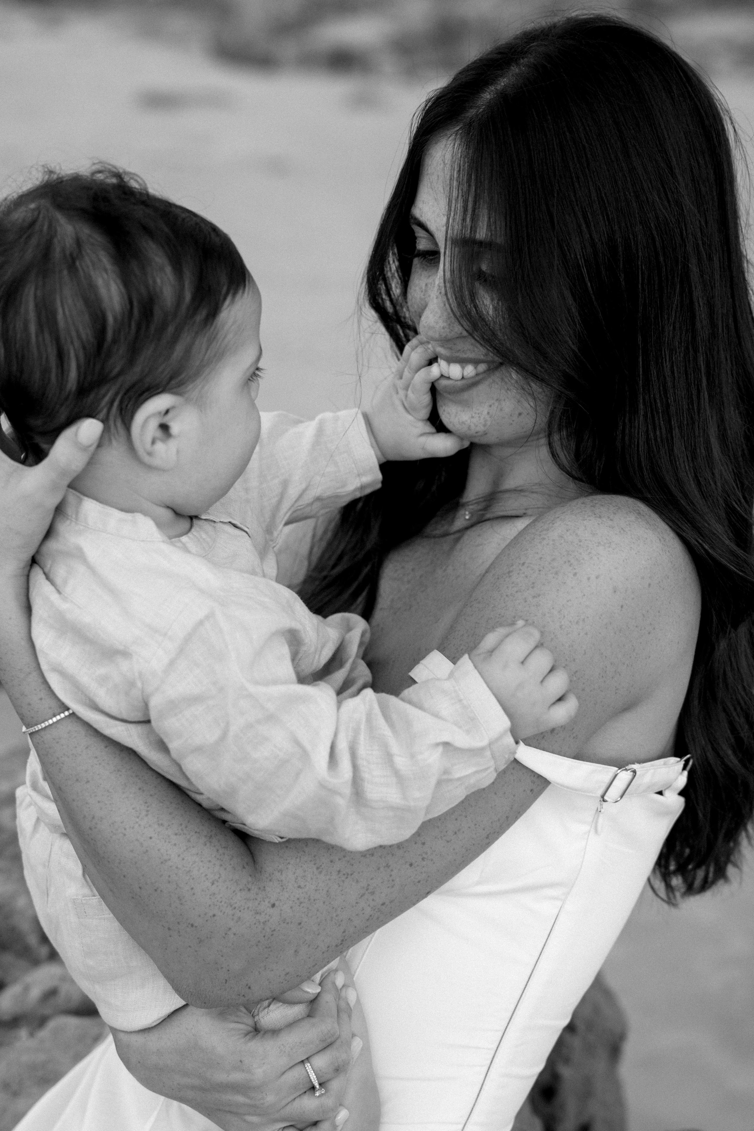 First year family photos near the sea. Главная