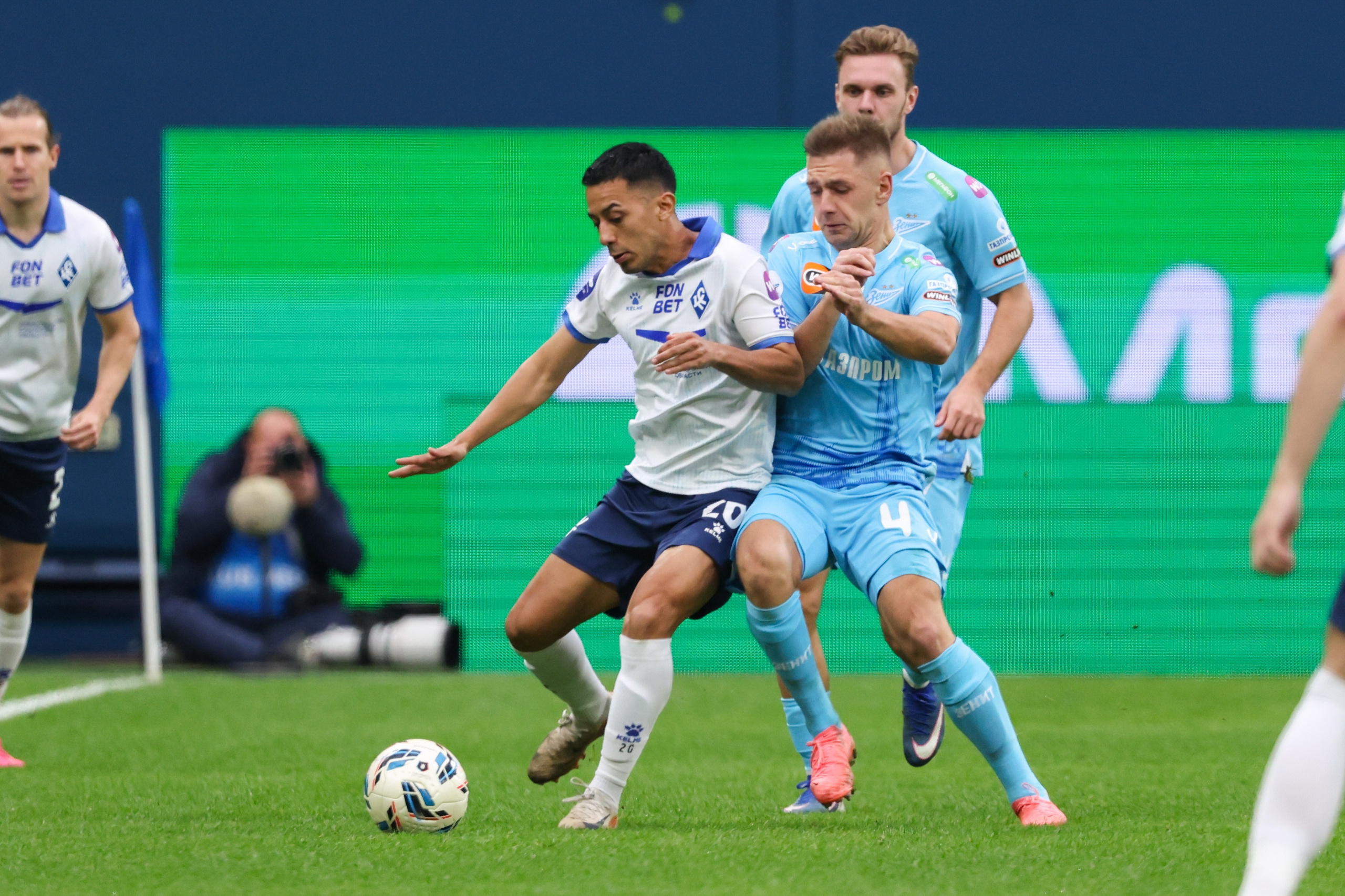 ФК «Зенит» — ФК «Крылья советов». Спортивный и репортажный фотограф Антон Тереханов
