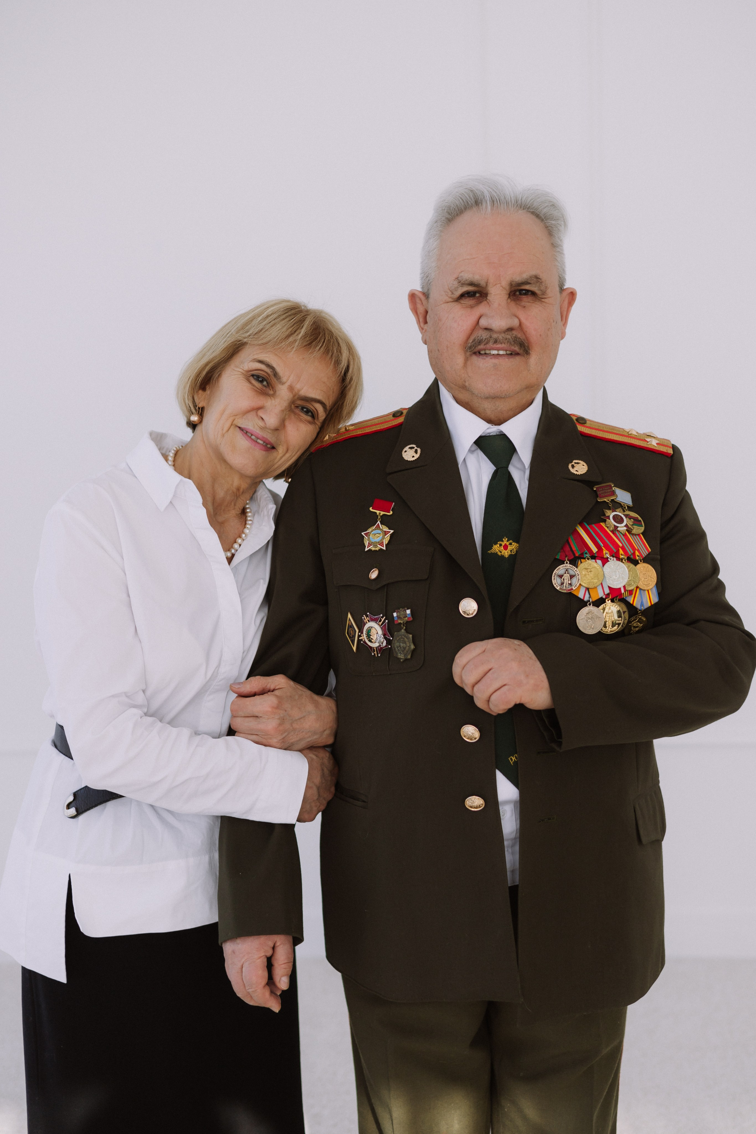 Студийная. Большая семья. Фотограф Уфа Башкирия Мухаметянова Алина. Свадебный семейный портретный