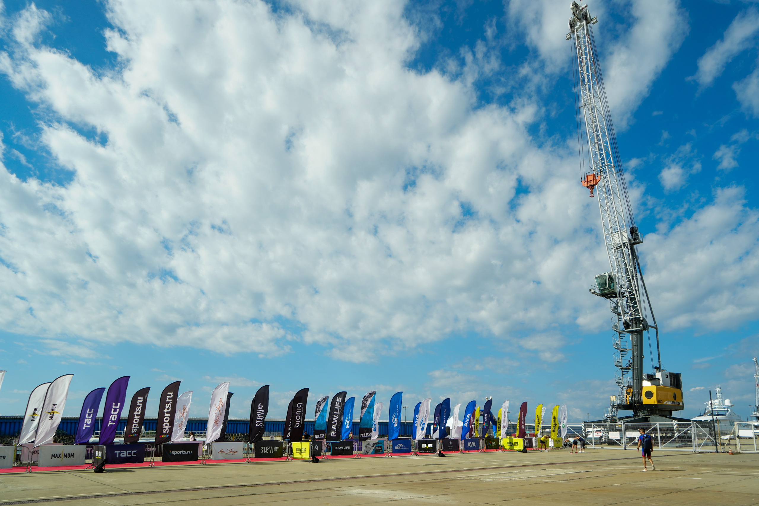 Фотоотчет партнерской интеграции для компании TELE2 на фестивале Ironstar. Репортажный фотограф в Красной Поляне и Сочи Павлюченко Екатерина