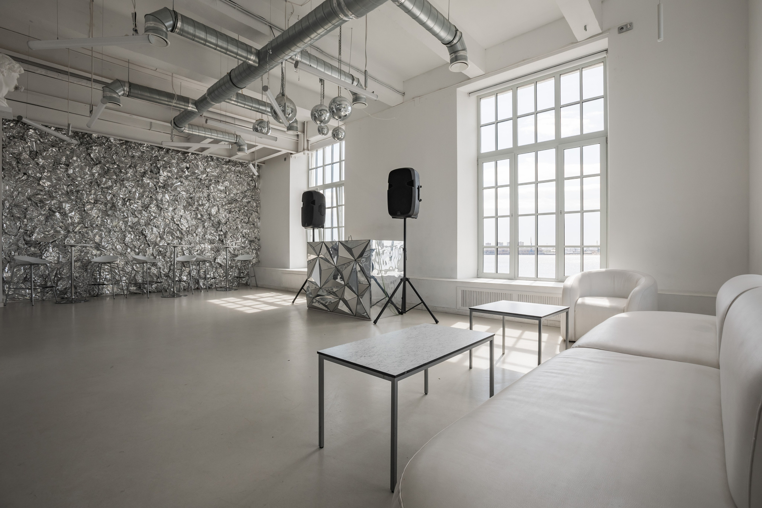 Mr. White (лето). Аренда лофта в СПб для мероприятий