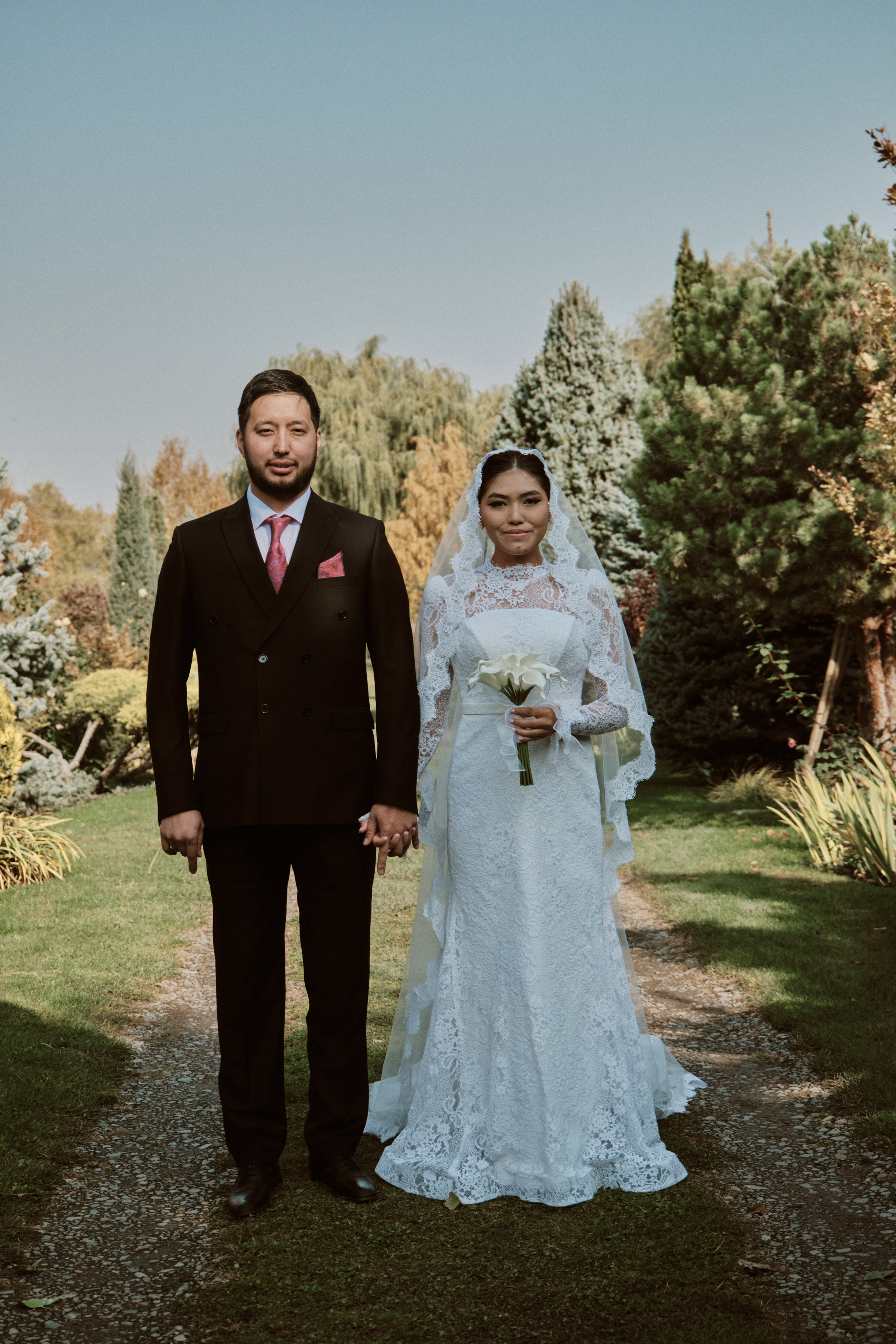 Садовая рапсодия свадебная фото прогулка в городе Алматы. Видеограф и Фотограф в Алматы и Астана