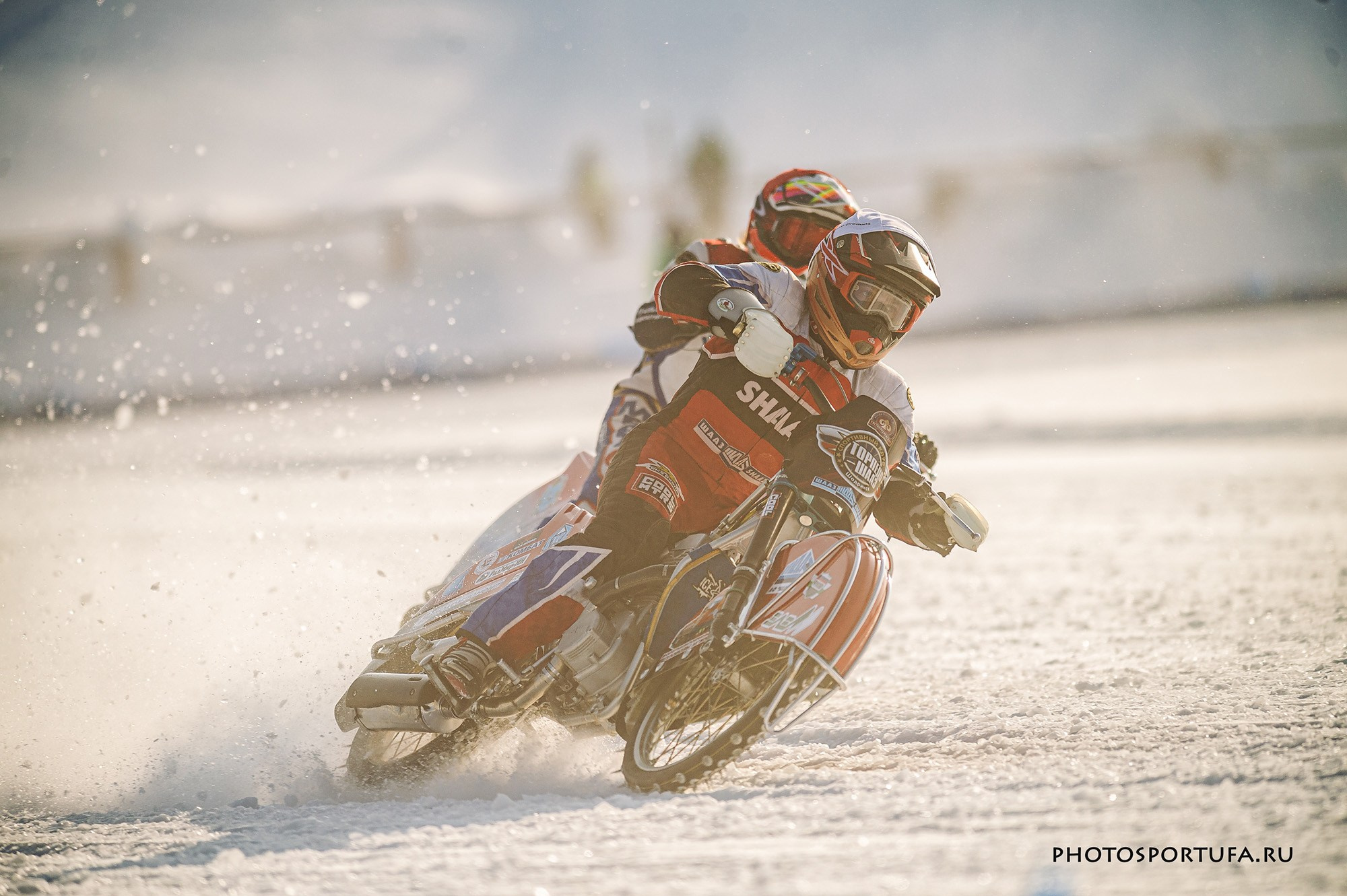 Мотогонку на льду. Спортивный фотограф в Уфе Евгений Буров