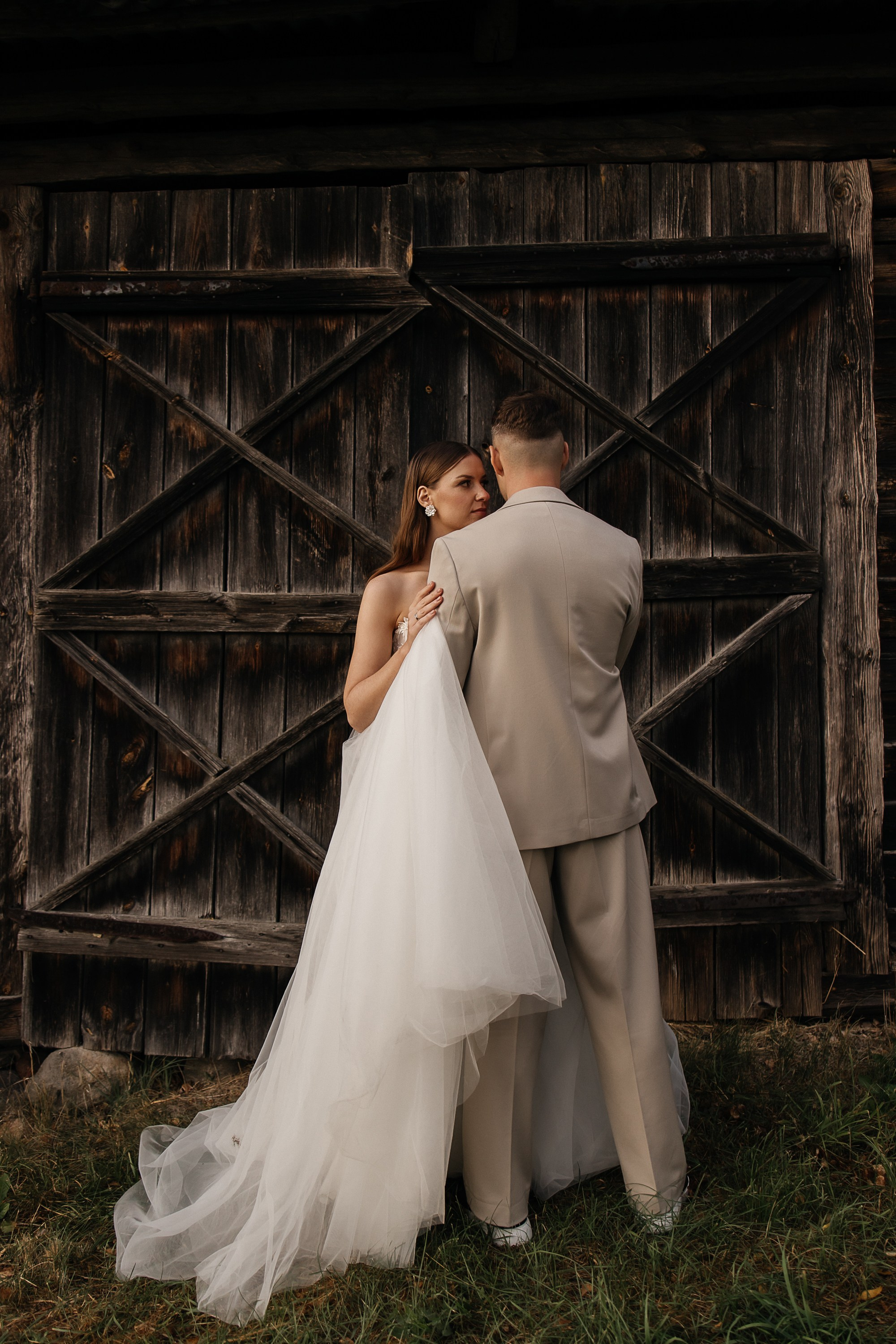 Свадьбная фотосессия в деревенской атмосфере. Свадебный и семейный фотограф Виолетта Сидельникова. Краснодар, Россия, Беларусь, Европа