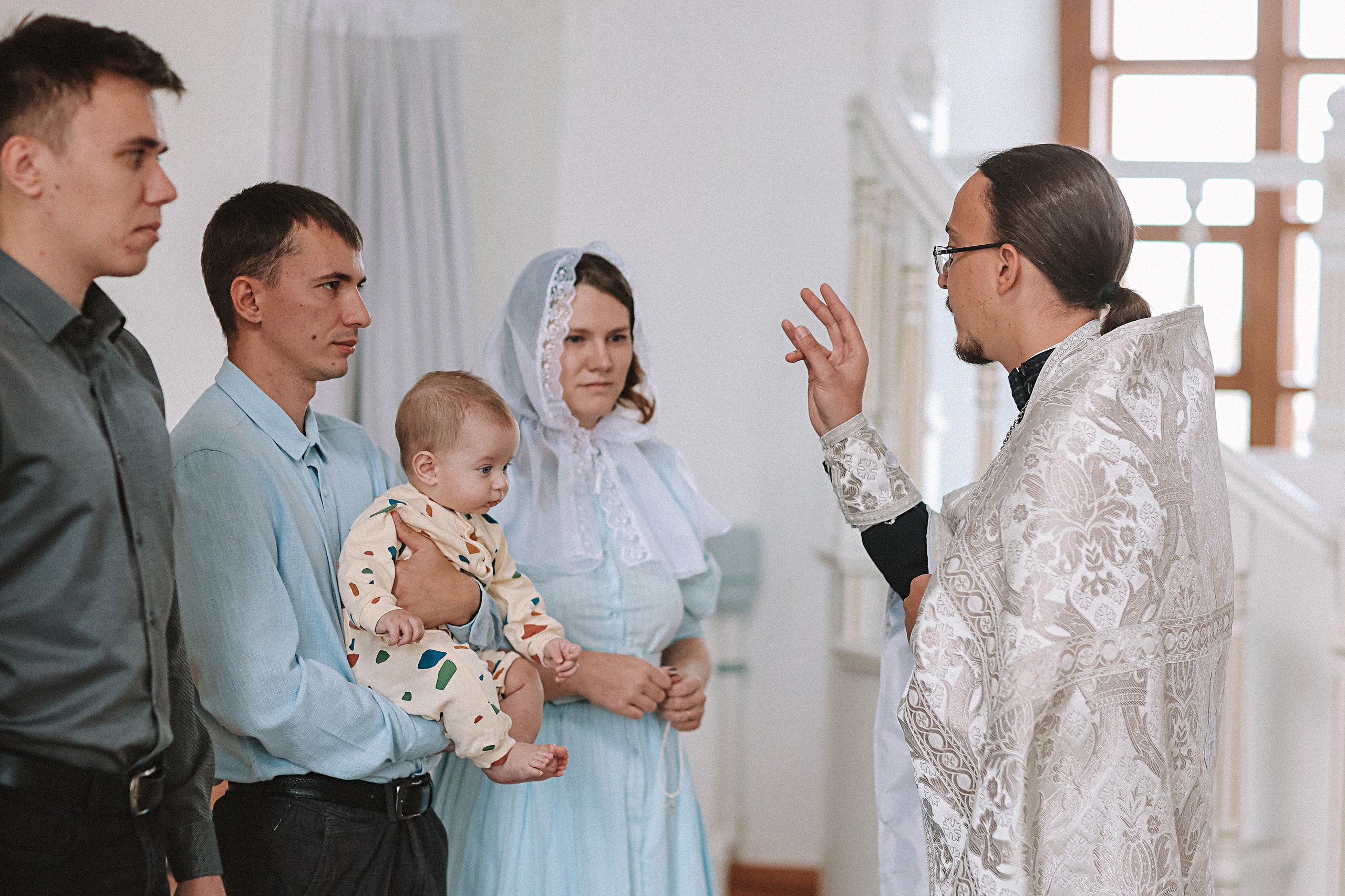 Крещение церковь около моста влюбленных. Семейный фотограф Тюмень, фотограф на роды Салмина Мария
