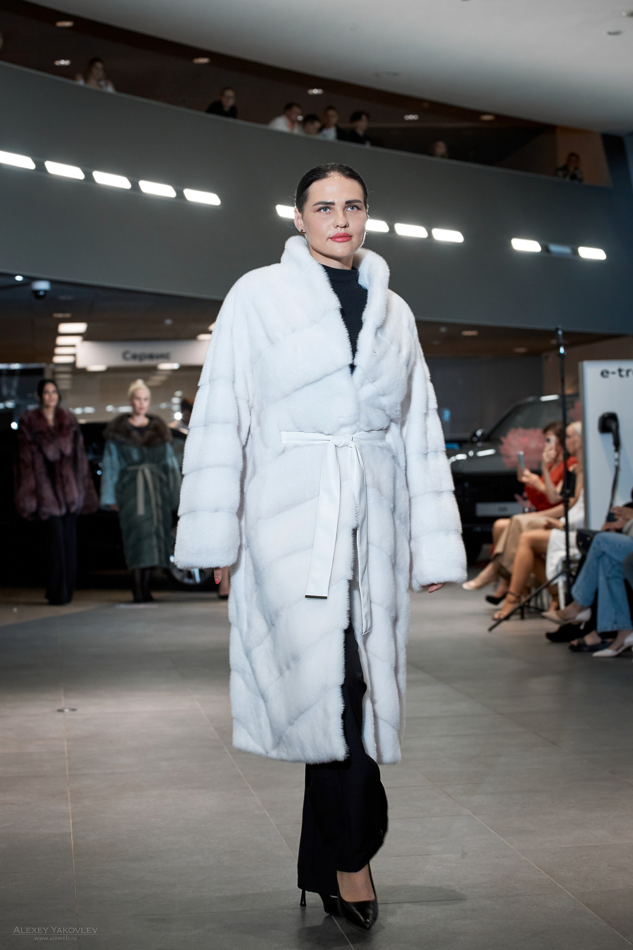 Модный показ PRE-FALL модельной школы Modeling+. Фотограф Алексей Яковлев