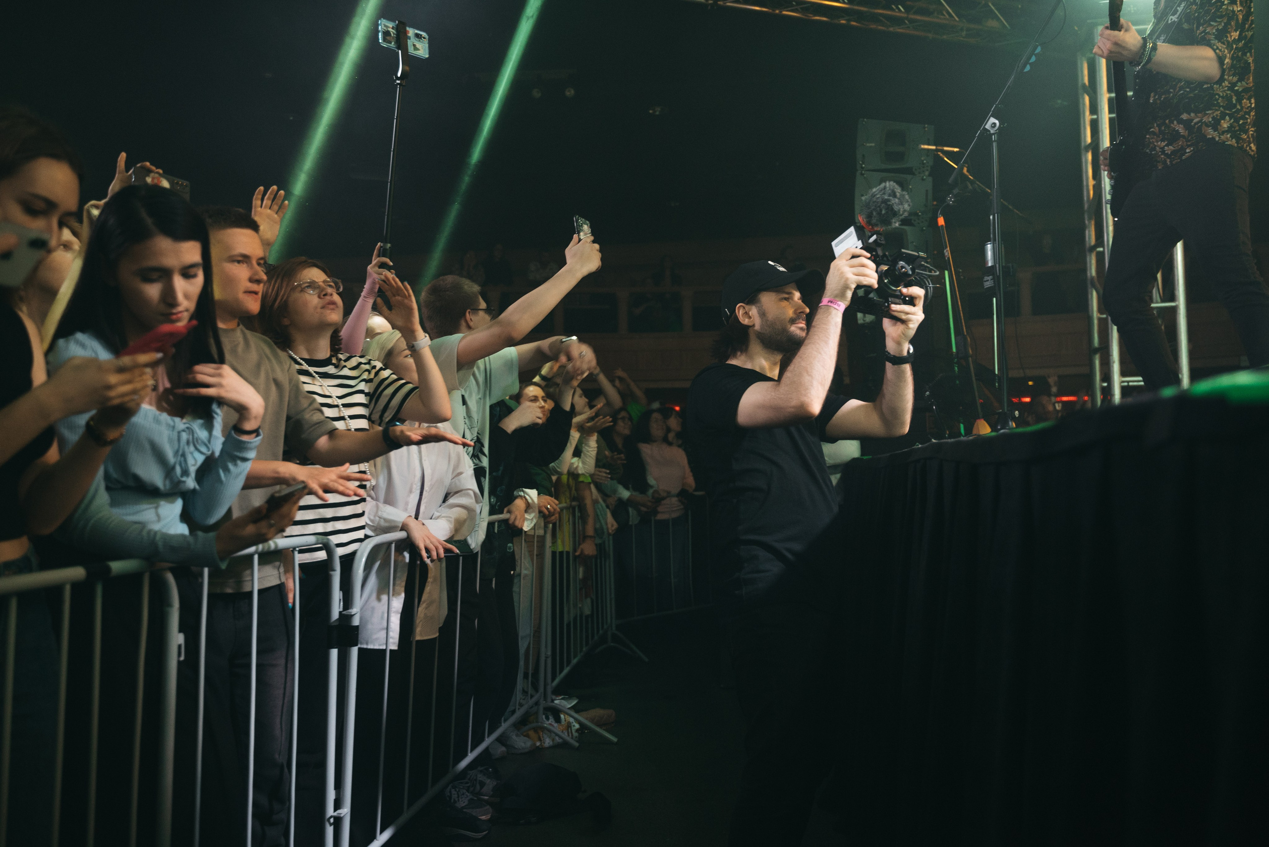 Концерт группы «The Hatters» 4.04.24. Репортажный и свадебный фотограф в Сургуте