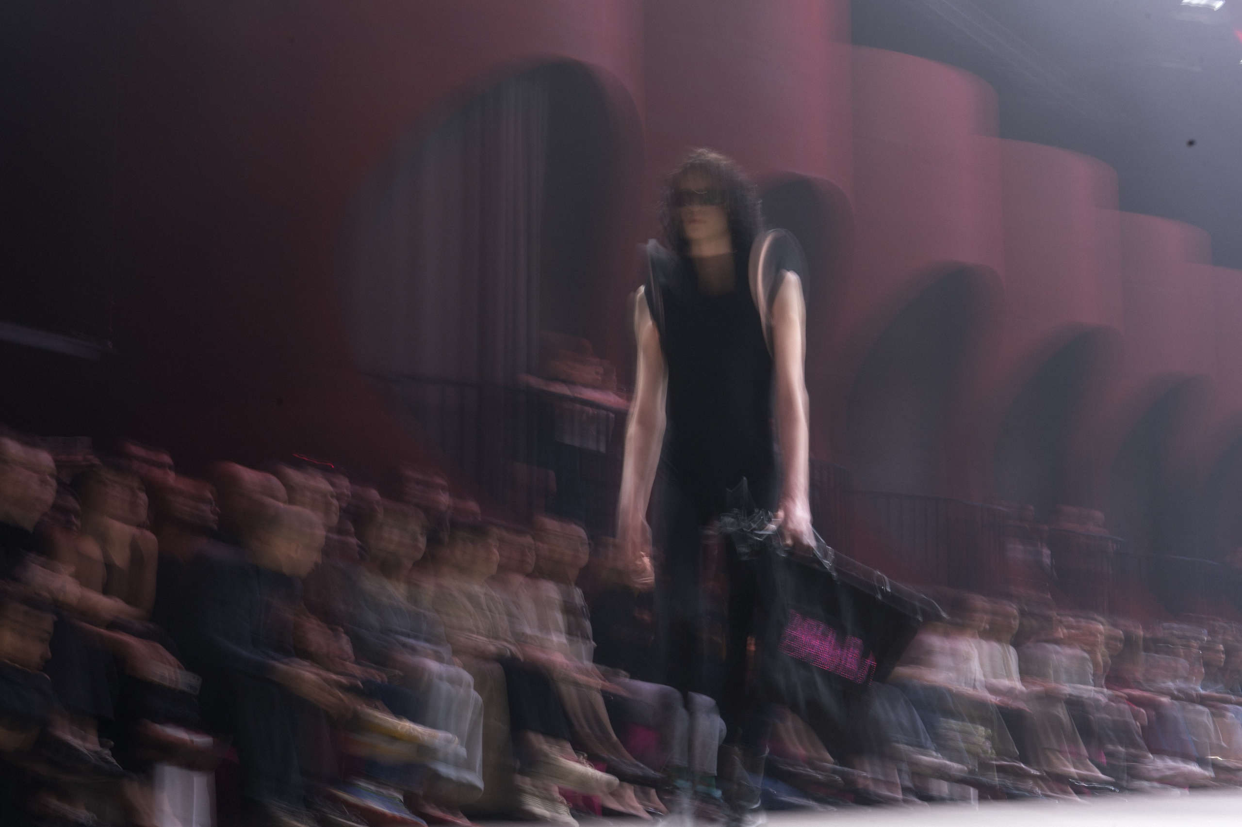 Показ Школы дизайна НИУ ВШЭ. Фотограф Николай Прокофьев модельные тесты в Москве