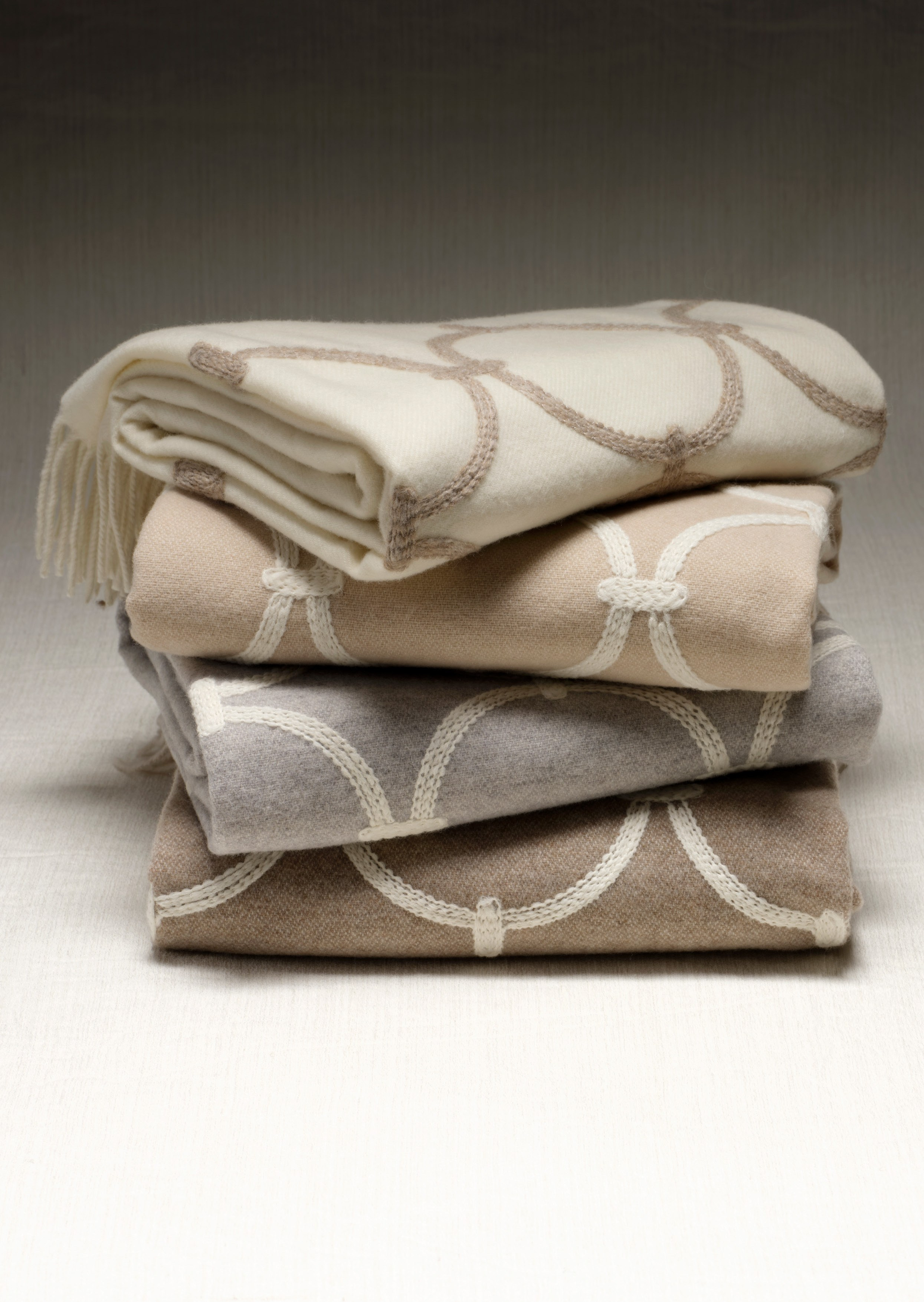 Home cashmere fot yachts, jets, villas — Made in Italy