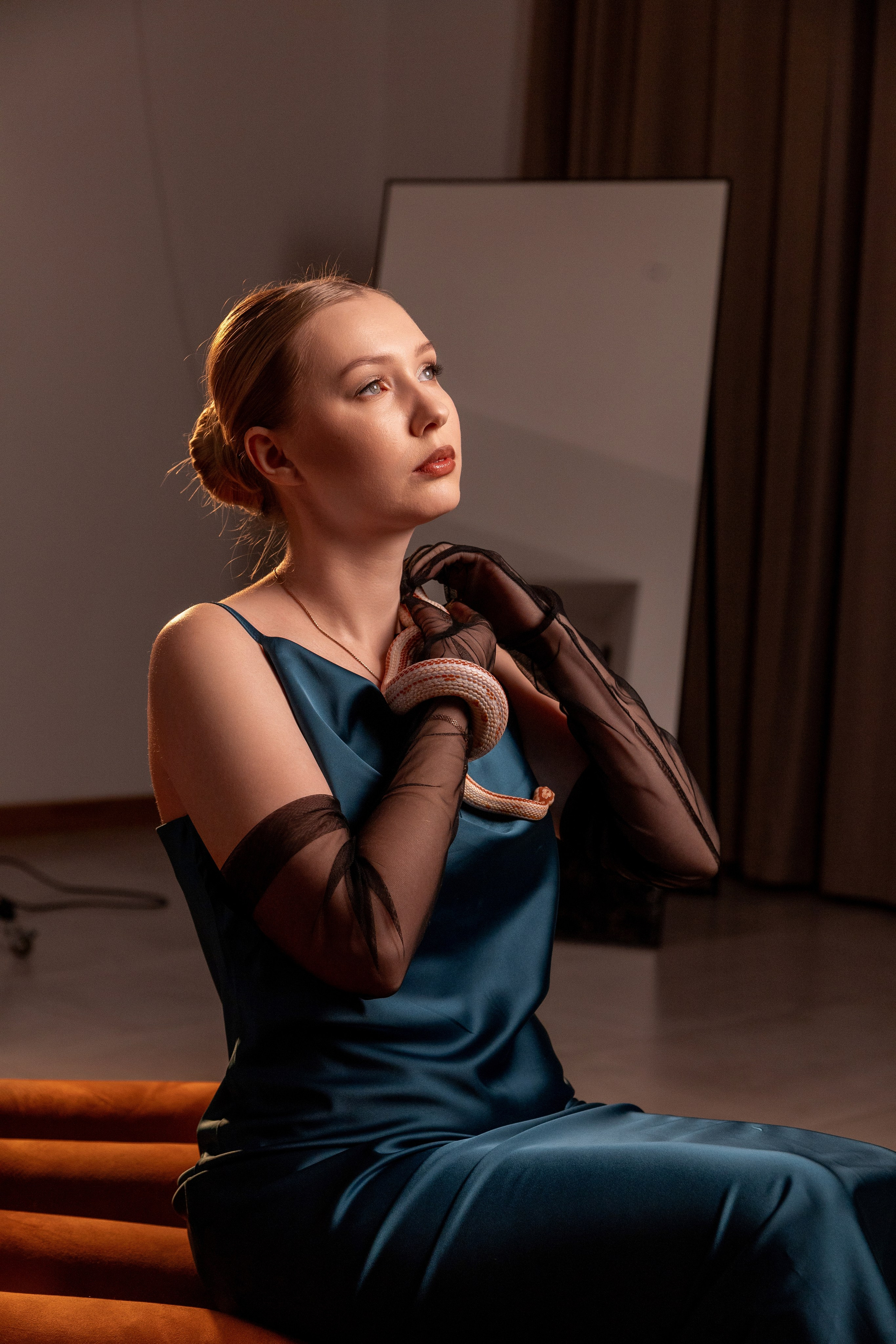 Фотопроект со змеей. Фотограф Мурманск Лилия Маер