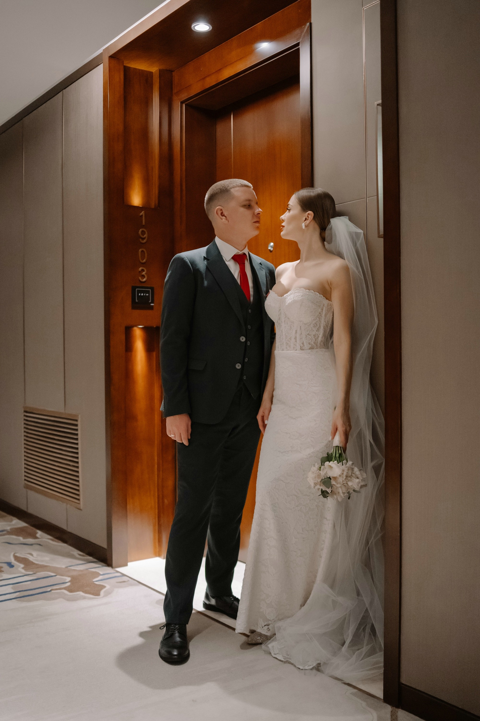 Свадебная фотосессия в Soluxe hotel Moscow. Свадебный и семейный фотограф в Москве Светлана Зоткина