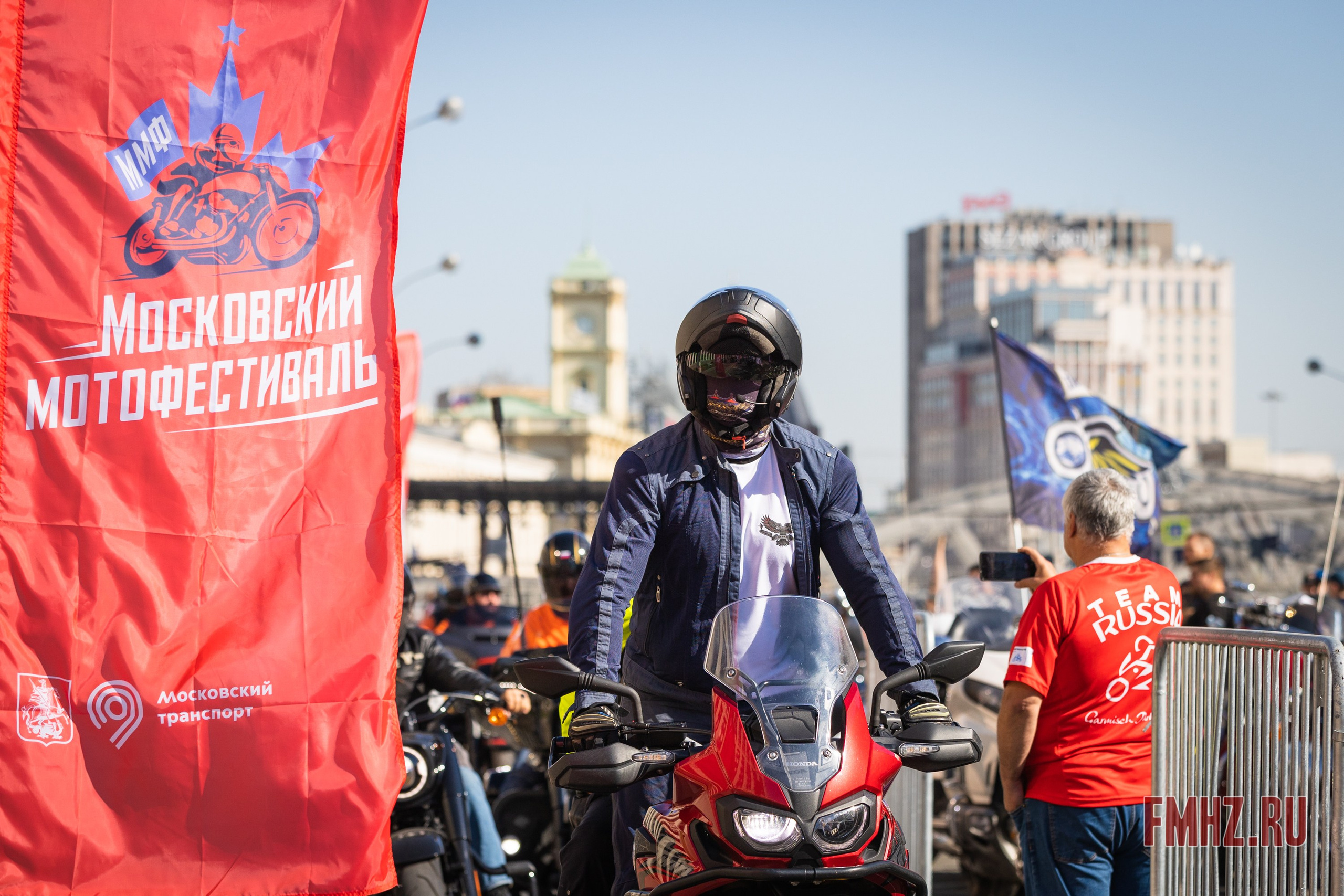 Закрытие Мотосезона 2023 на проспекте Академика Сахарова. Фотограф Владимир Охрименко